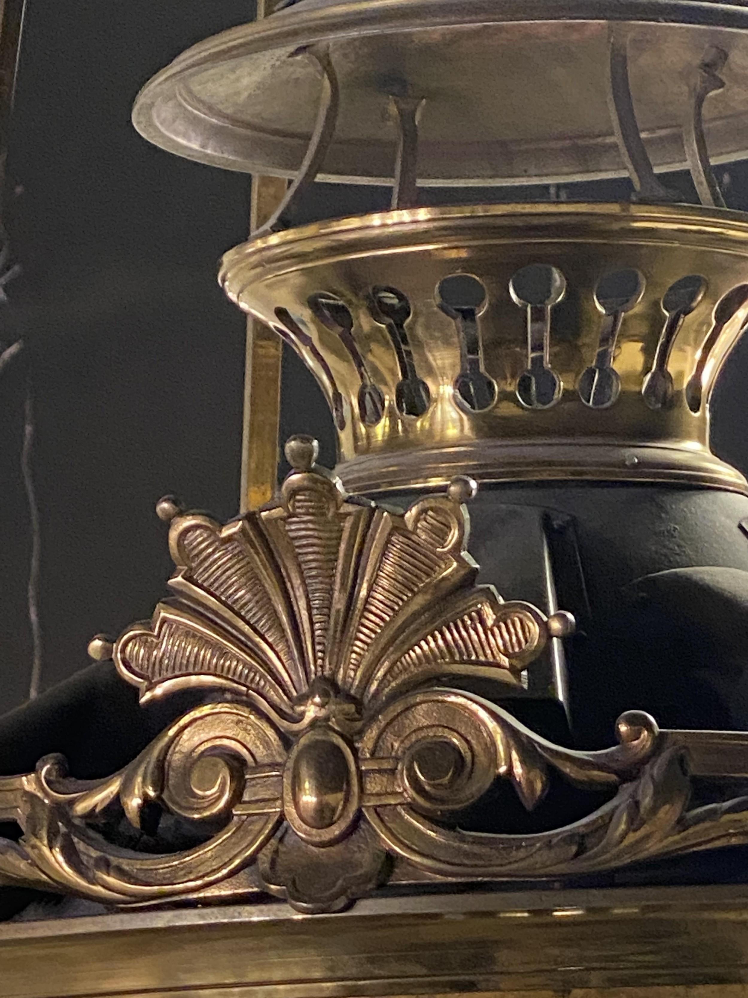 Fatto a mano Lampadario a lanterna sospeso in bronzo francese d'epoca in vendita