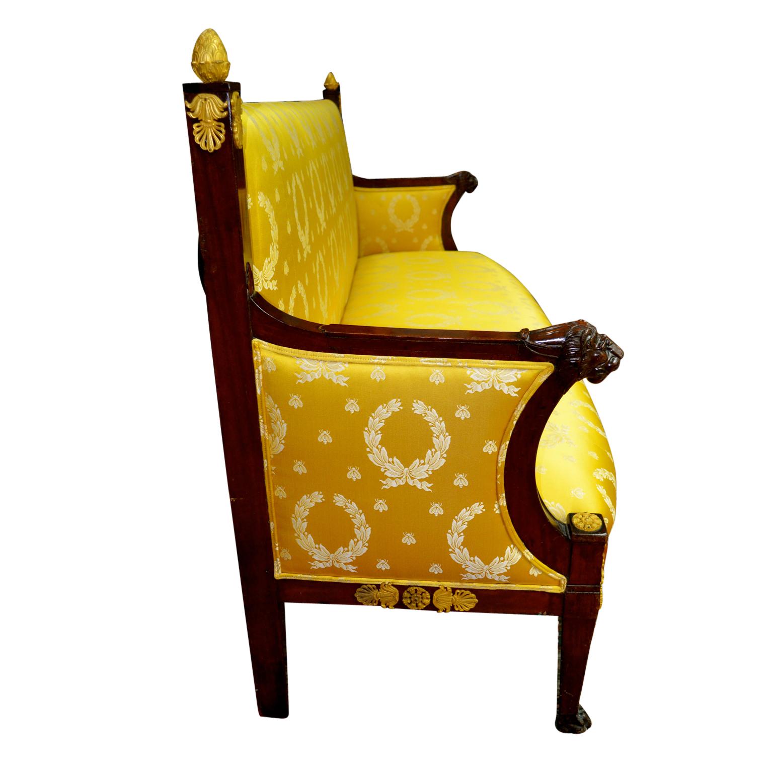 Period French Directoire Mahogany Cannape in Gold Empire Silk Fabric In Good Condition For Sale In Vancouver, British Columbia