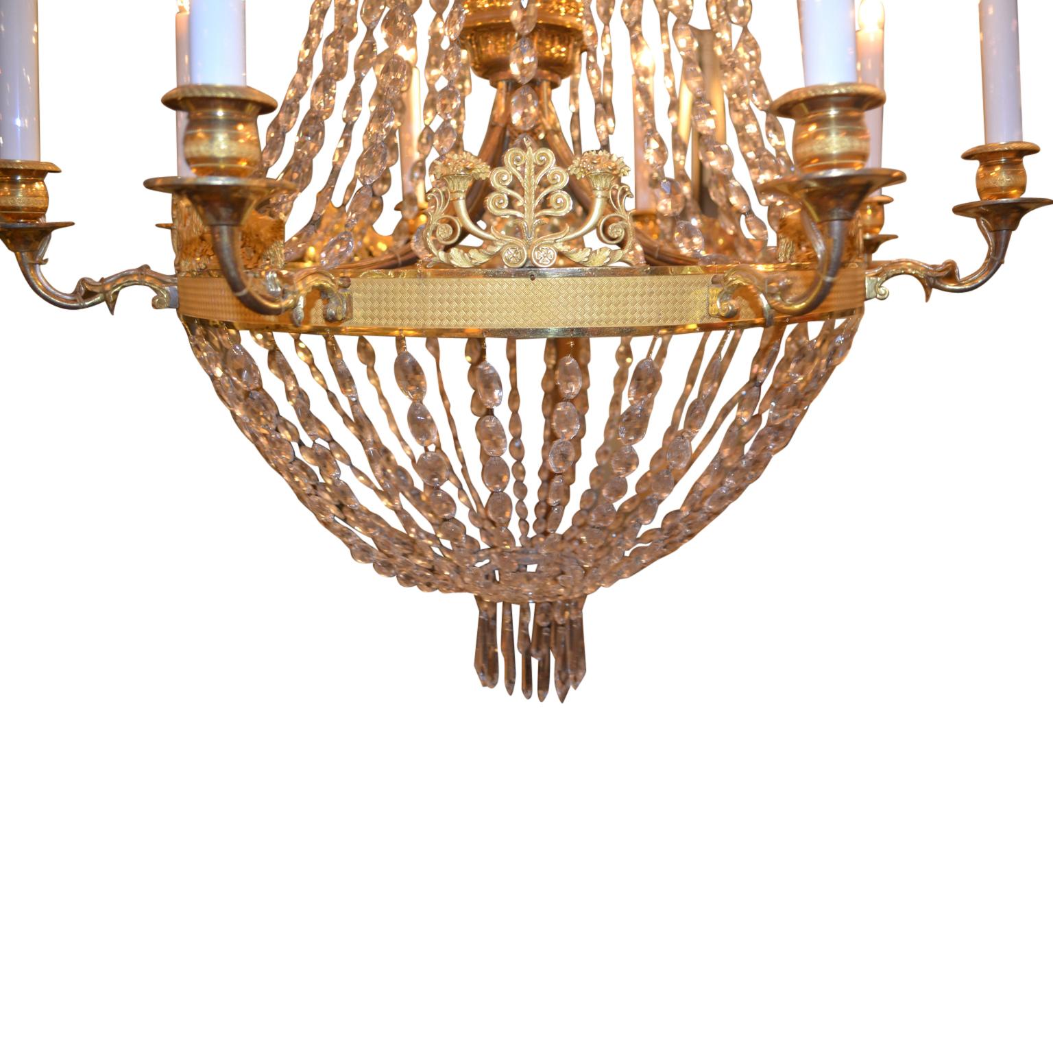 Französischer Empire-Kronleuchter aus Kristall und vergoldeter Bronze aus der Zeit des Empire (Facettiert) im Angebot