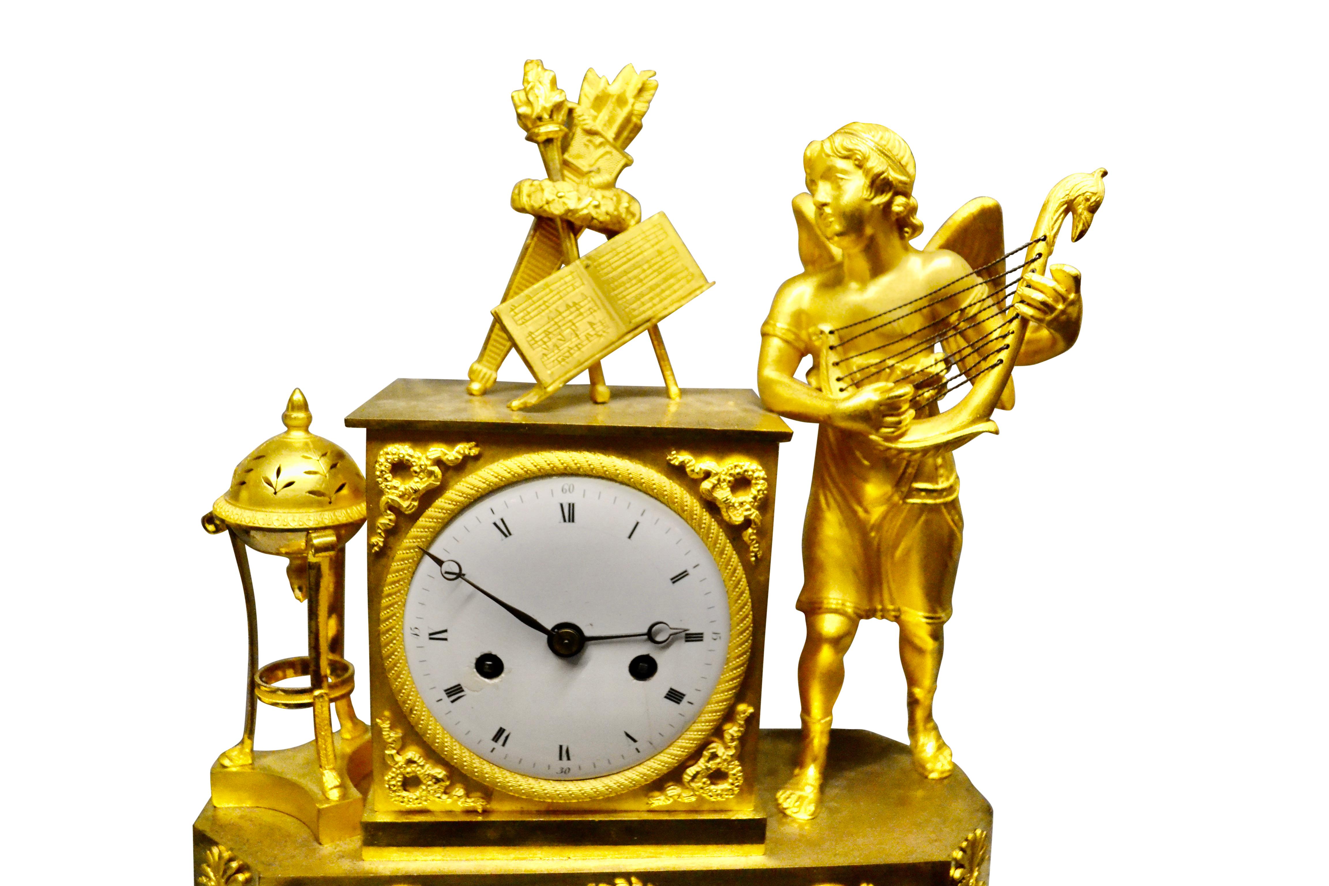Period French Empire Mantle Clock Depicting a Winged Cupid Playing a Lute In Good Condition For Sale In Vancouver, British Columbia