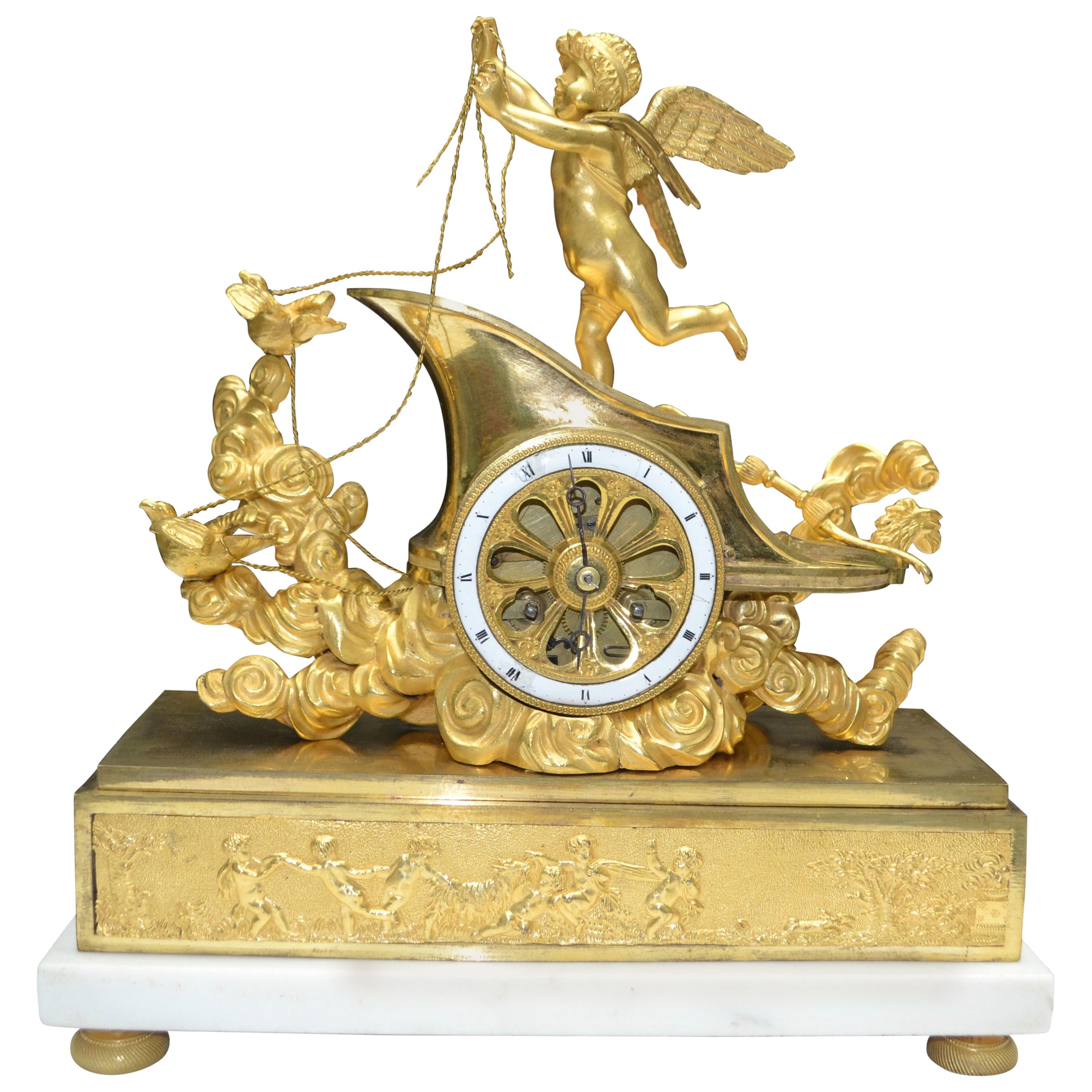 Horloge de cheminée Empire française d'époque en vente