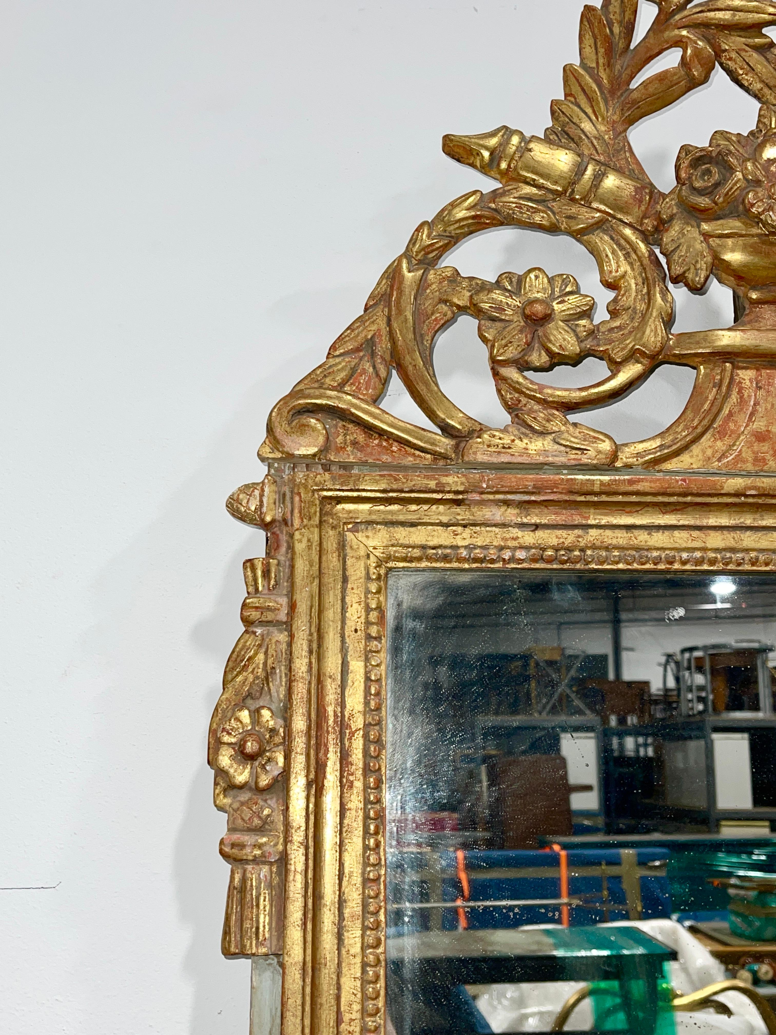 Bois doré Miroir français d'époque Louis XVI en bois doré en vente