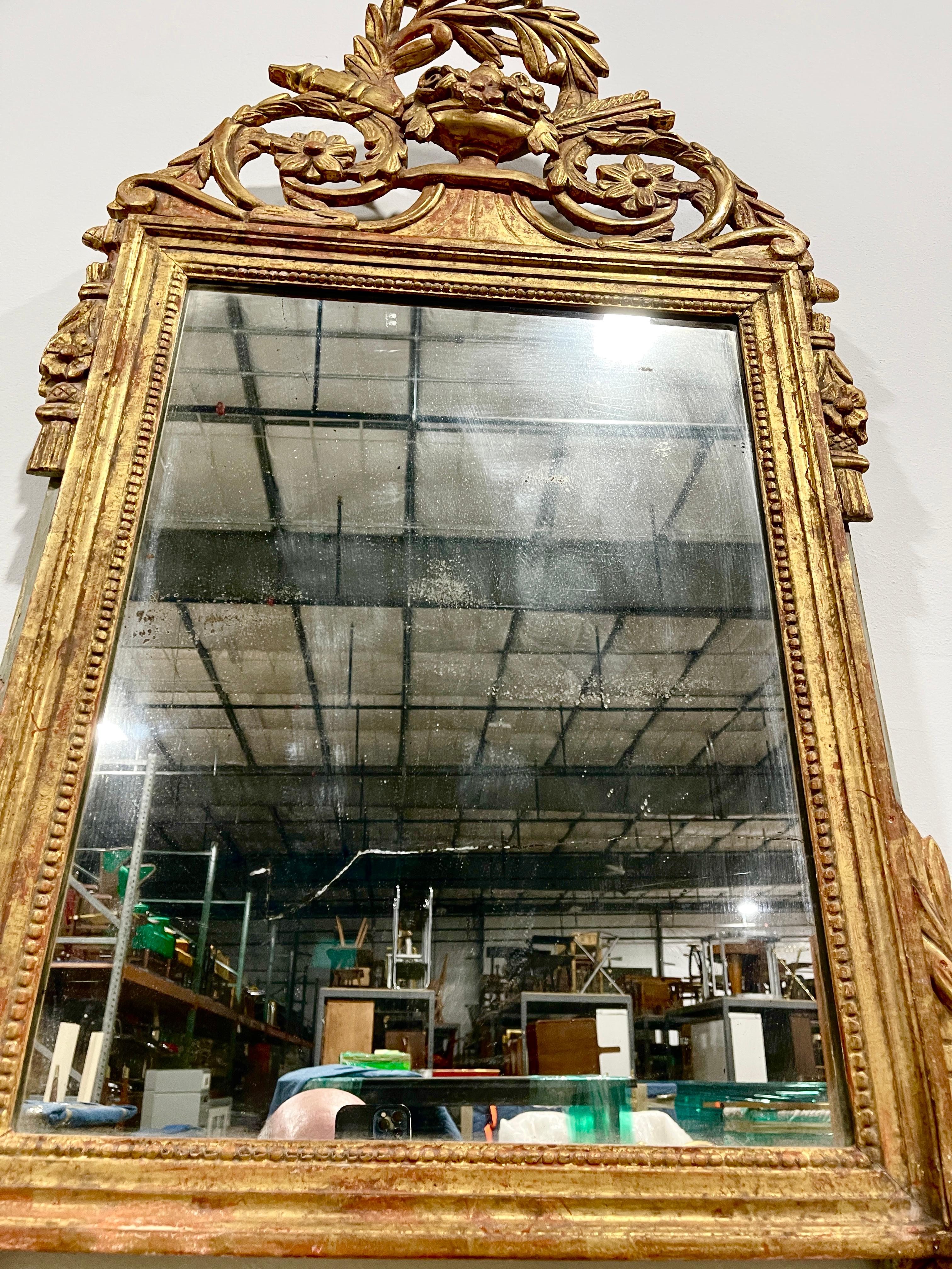 Miroir français d'époque Louis XVI en bois doré en vente 6