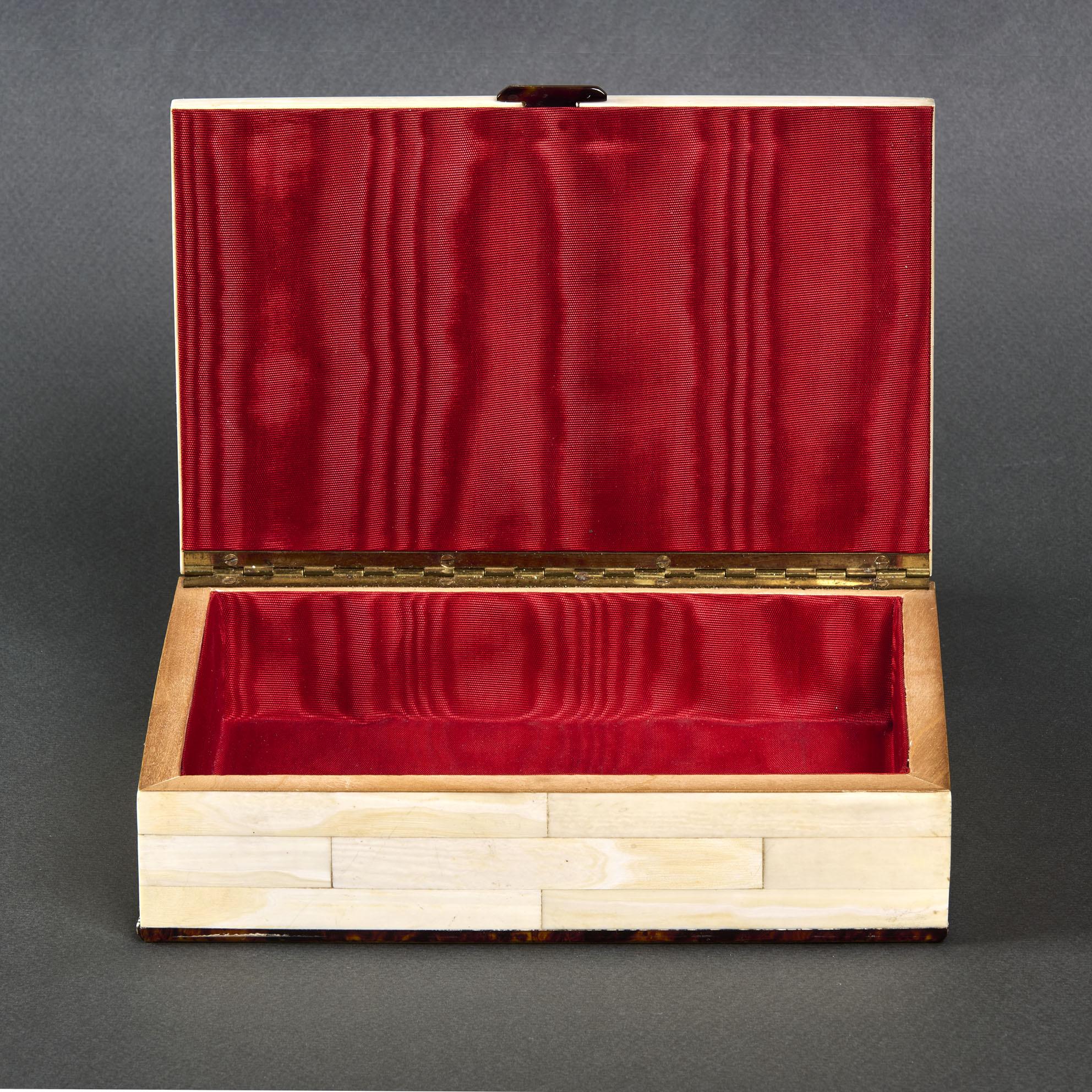 Français Boîtes à bijoux en nacre françaises d'époque en vente