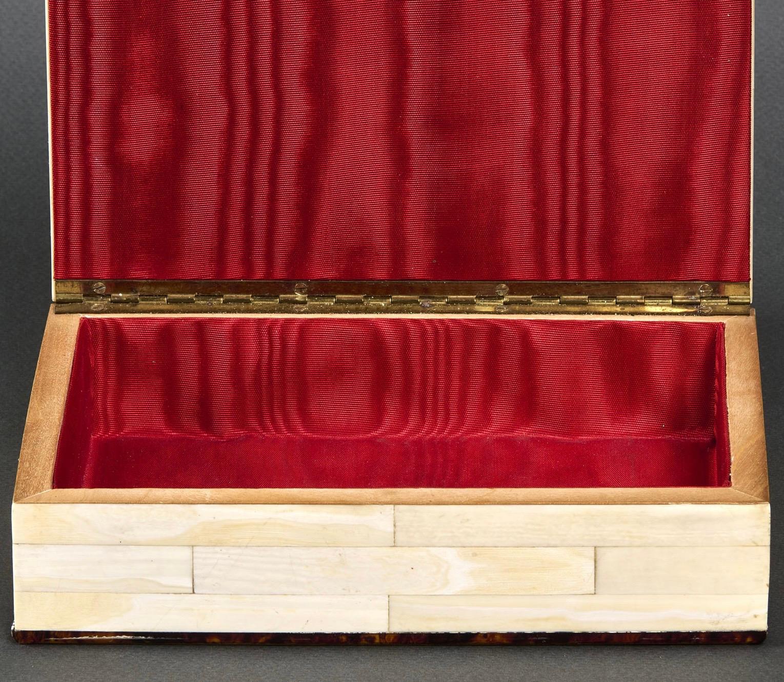 Nacre Boîtes à bijoux en nacre françaises d'époque en vente