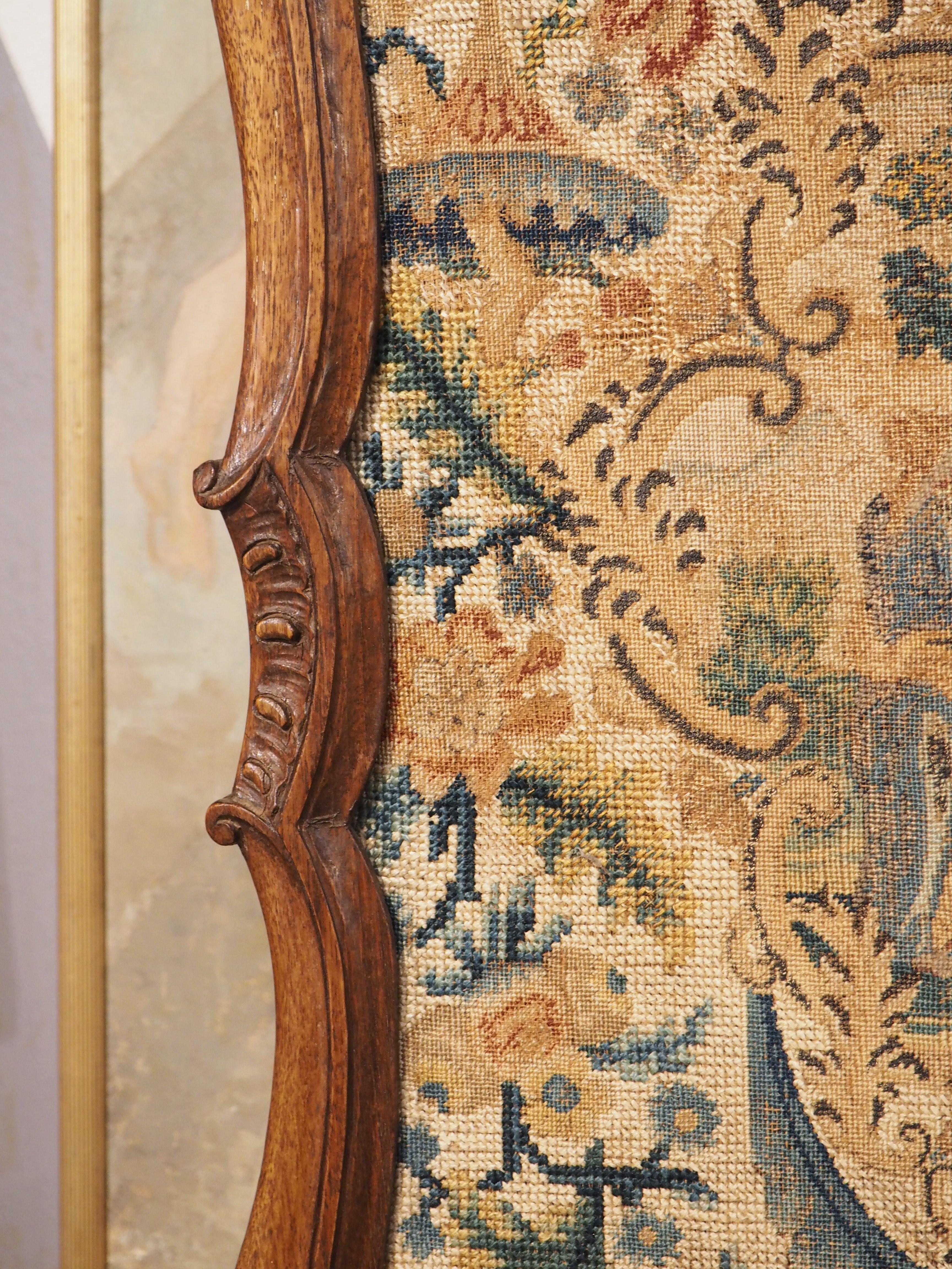 Early 18th Century Period French Régence Firescreen with Needlepoint Inset, circa 1720 For Sale
