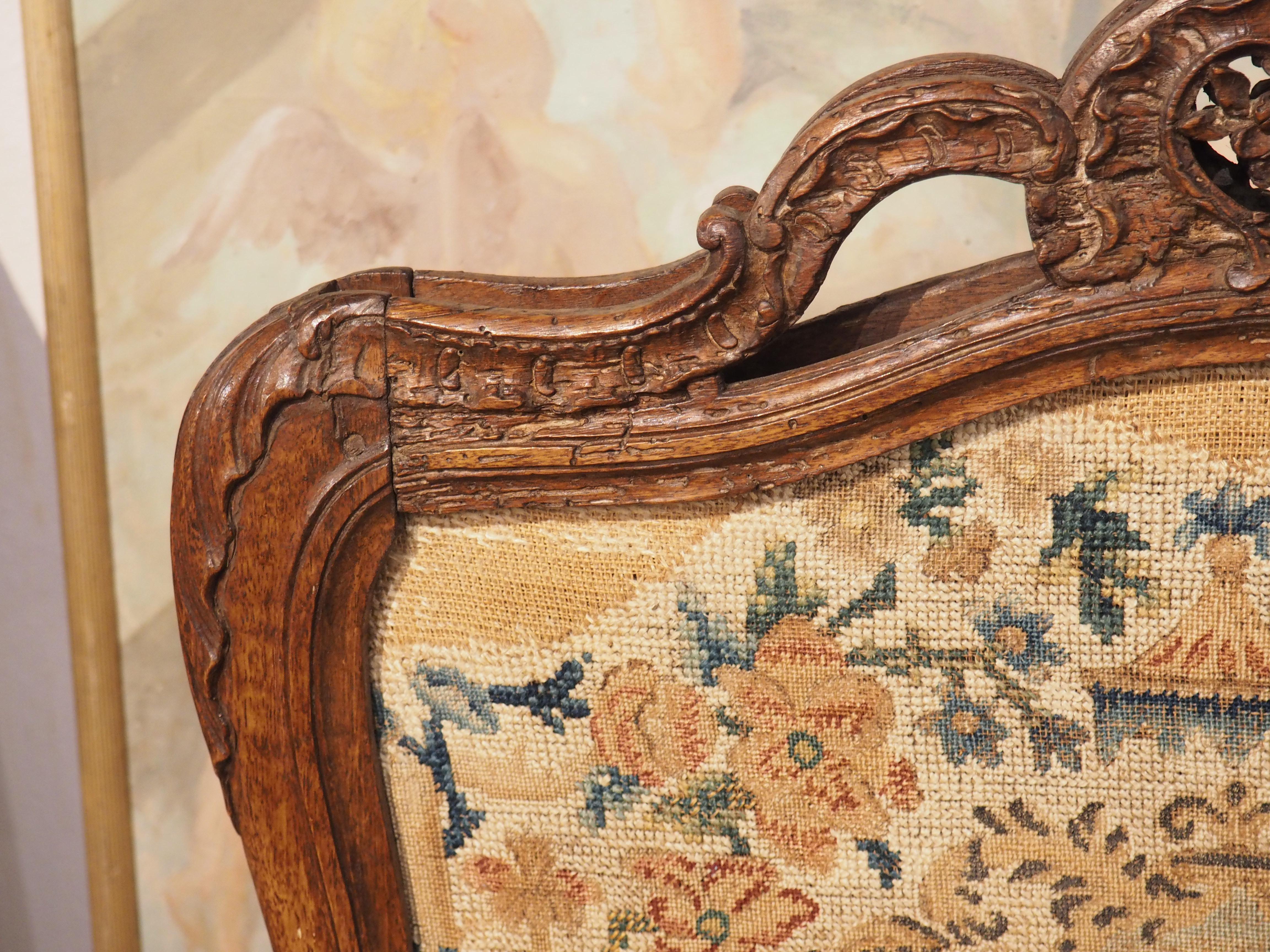 Period French Régence Firescreen with Needlepoint Inset, circa 1720 For Sale 1
