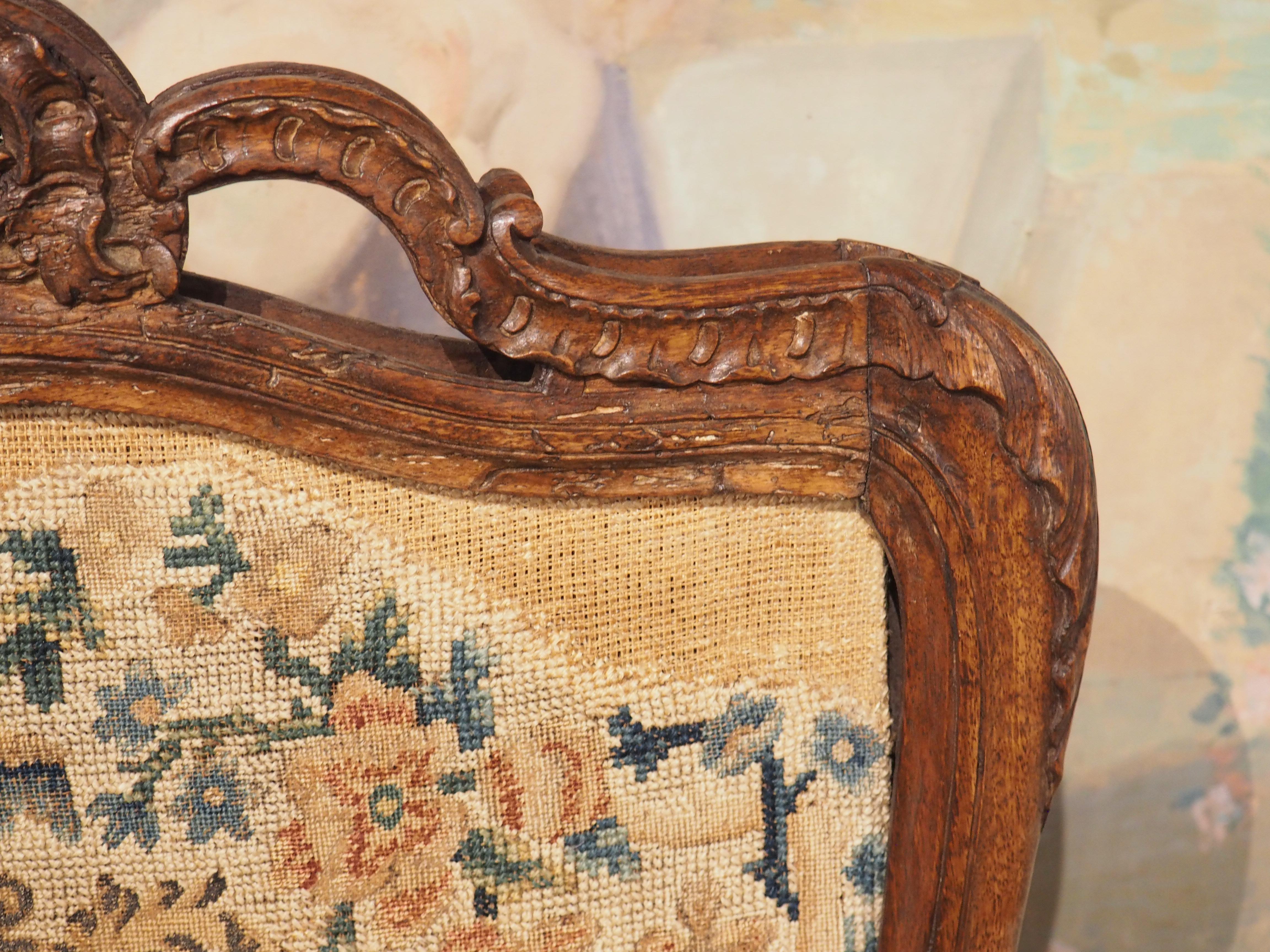 Period French Régence Firescreen with Needlepoint Inset, circa 1720 For Sale 2