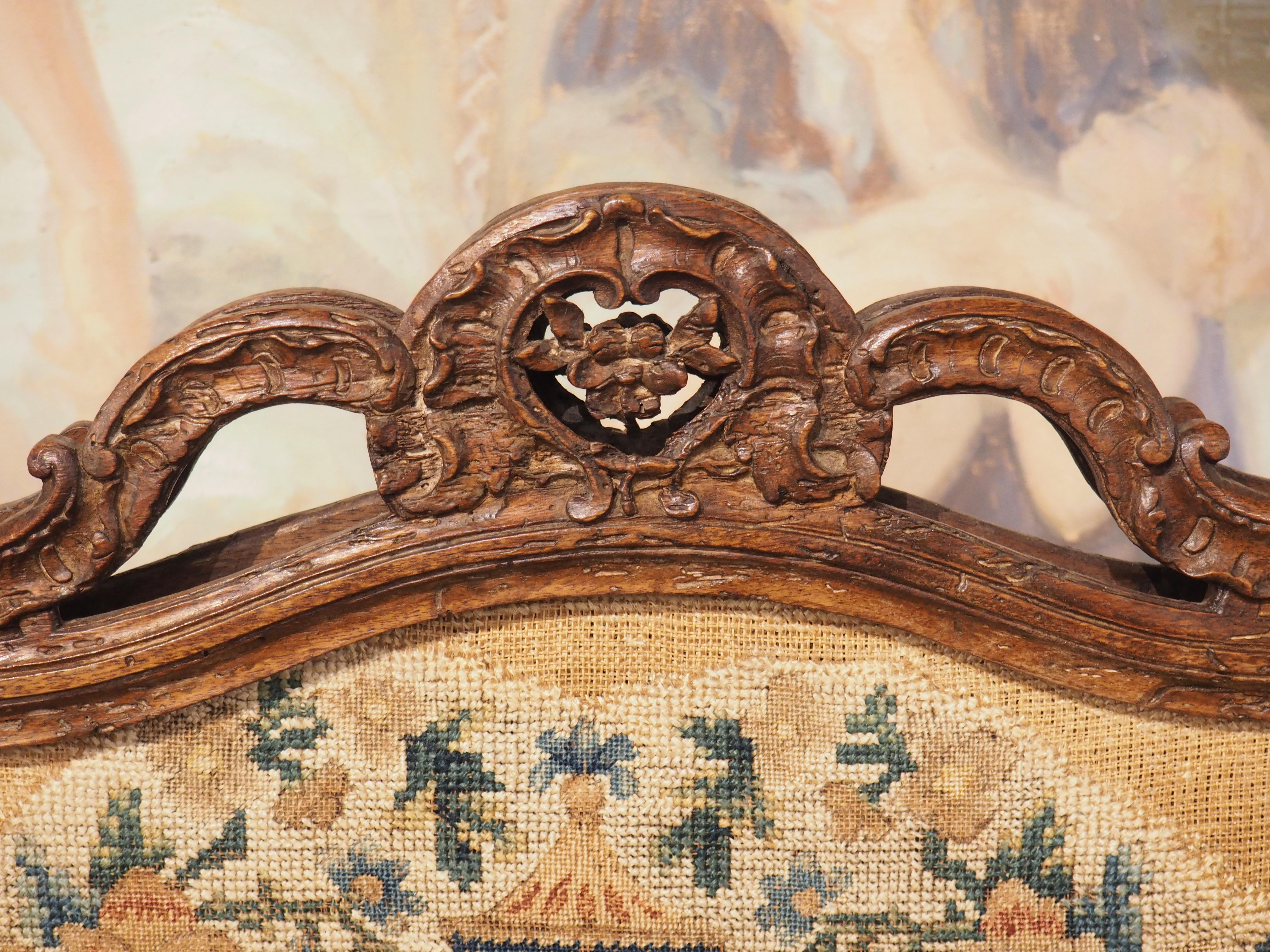 Period French Régence Firescreen with Needlepoint Inset, circa 1720 For Sale 3