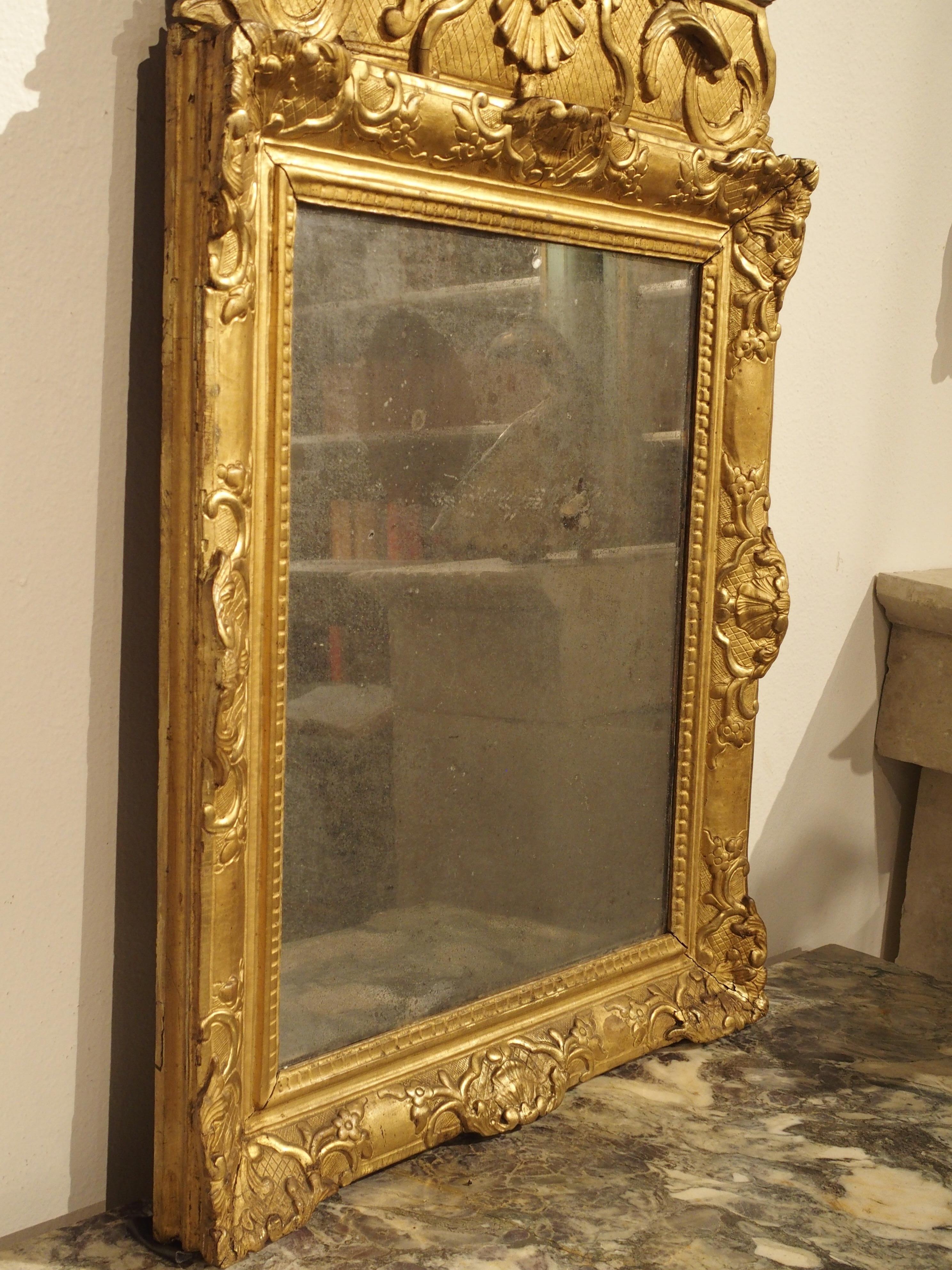Period French Regence Giltwood Mirror, circa 1720 In Good Condition For Sale In Dallas, TX