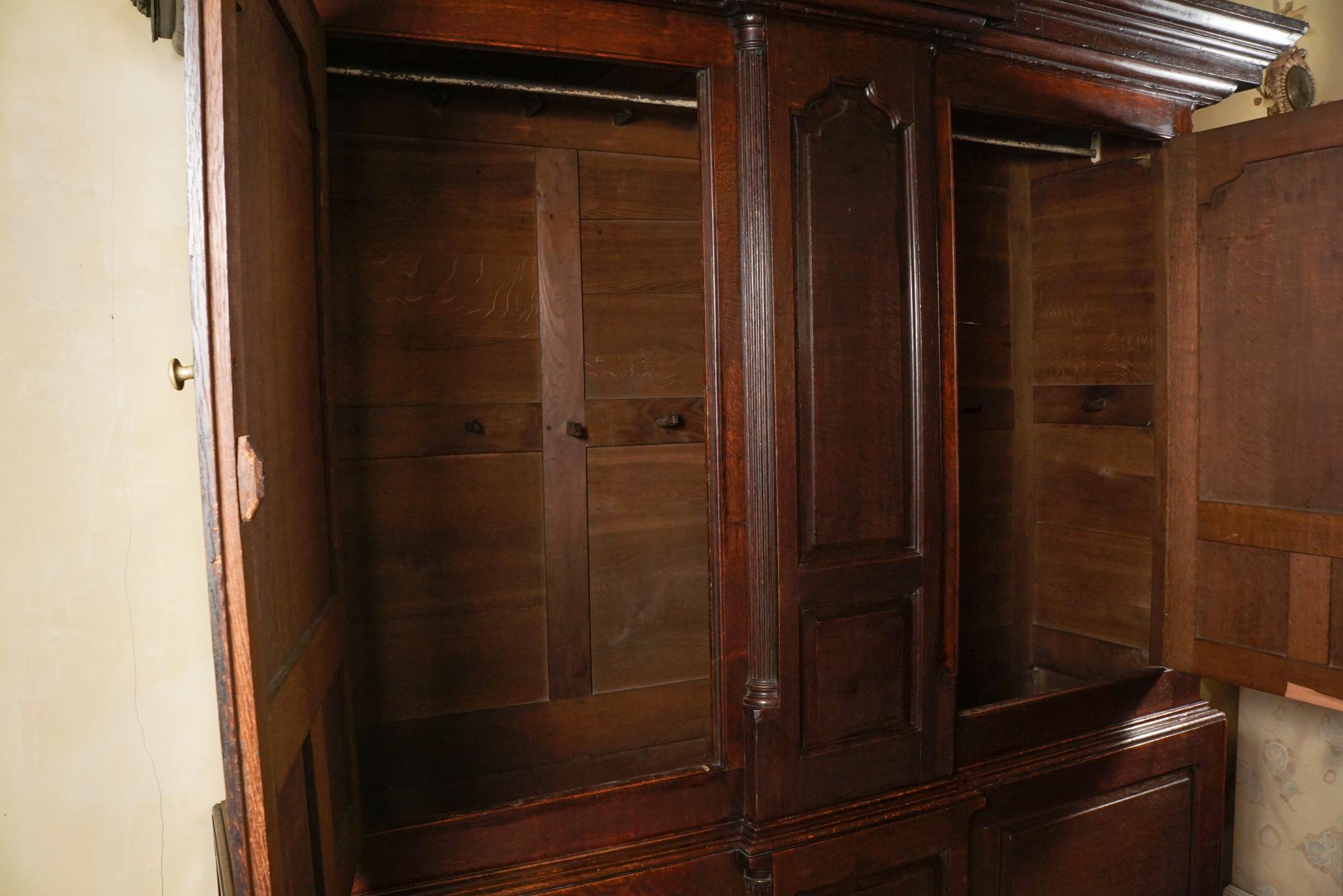 Period George II Oak Cupboard In Good Condition For Sale In Hudson, NY
