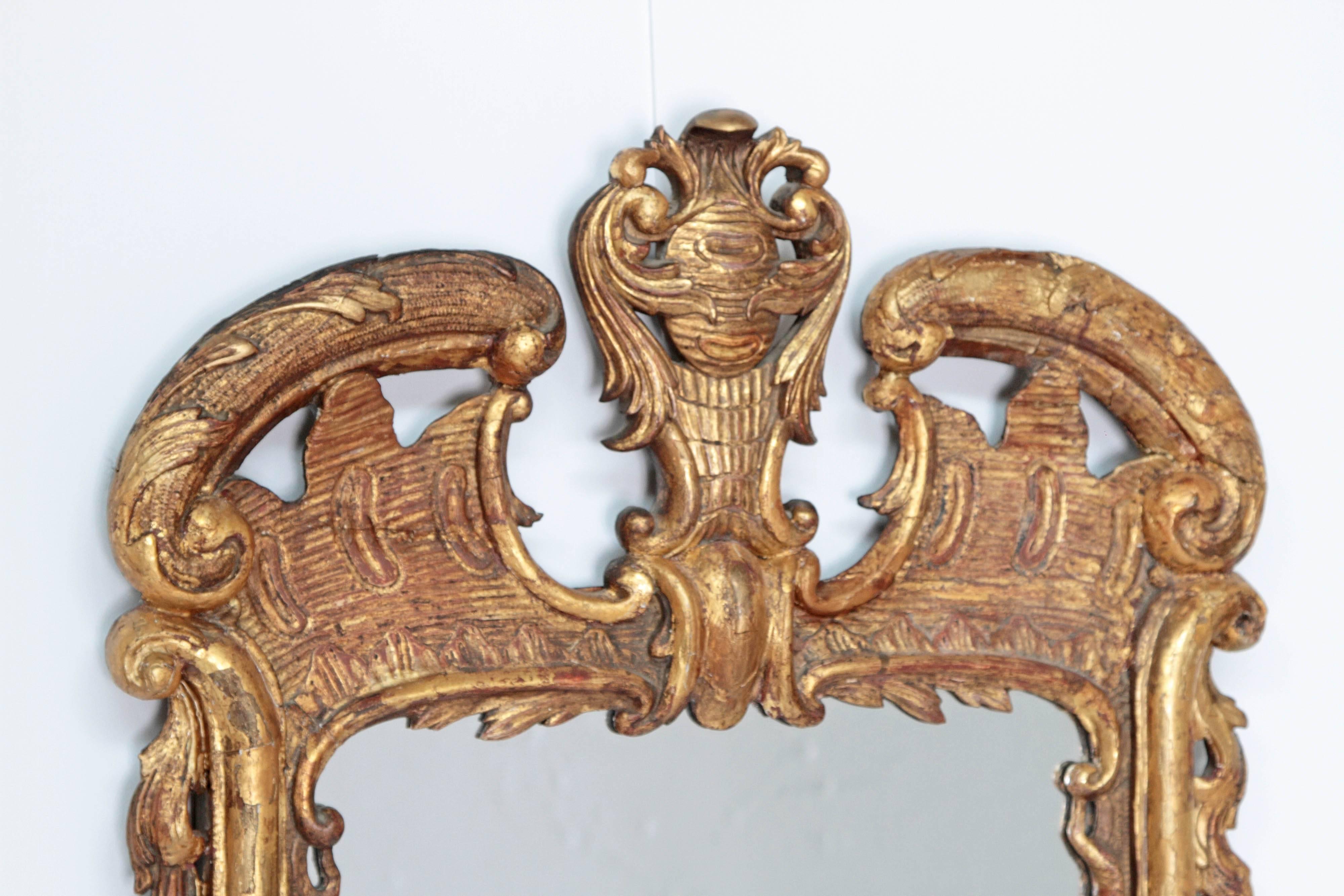 Period George III Pier Glass with Carved and Gilded Frame In Good Condition In Dallas, TX