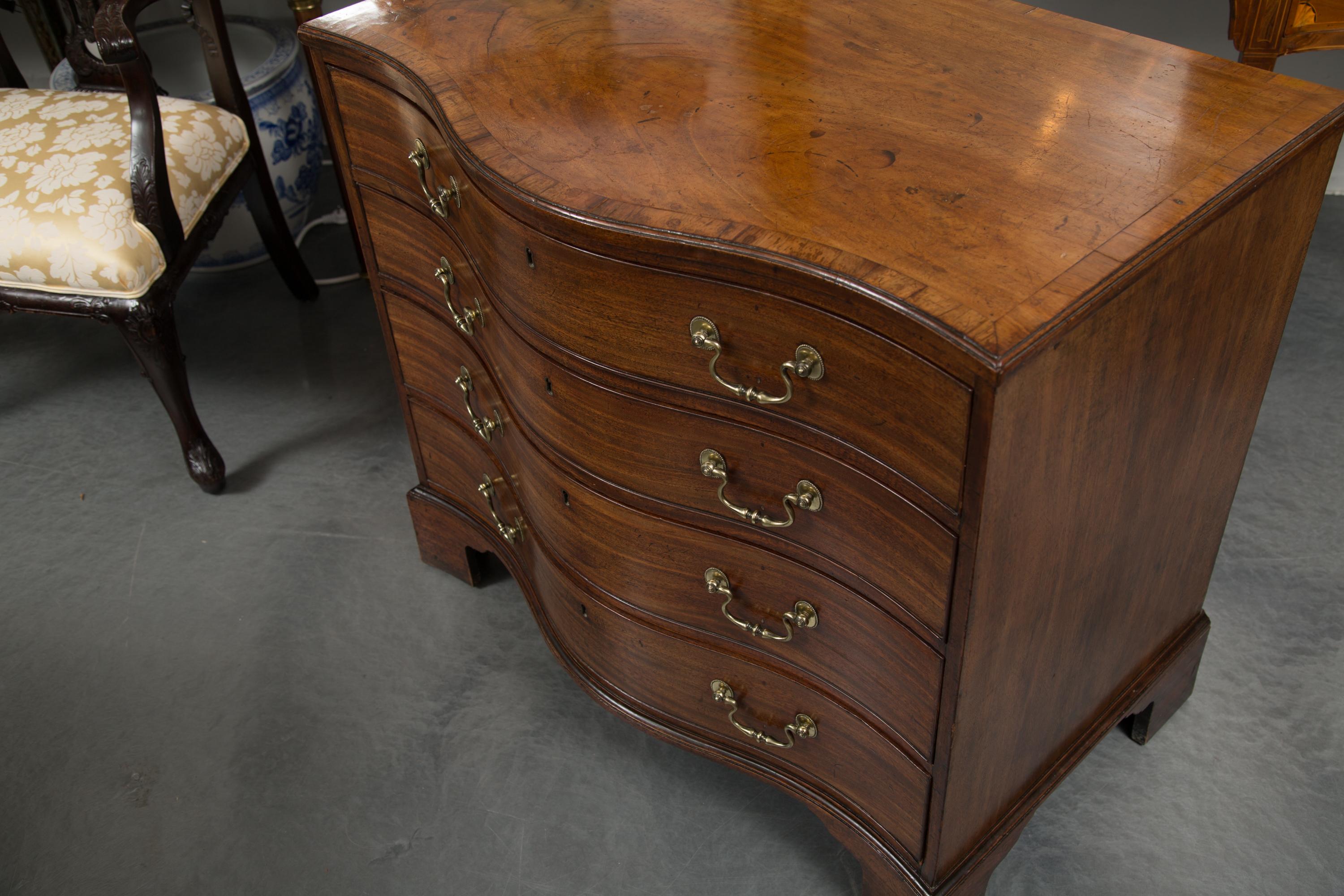 Period George III Serpentine Chest of Drawers In Good Condition In WEST PALM BEACH, FL