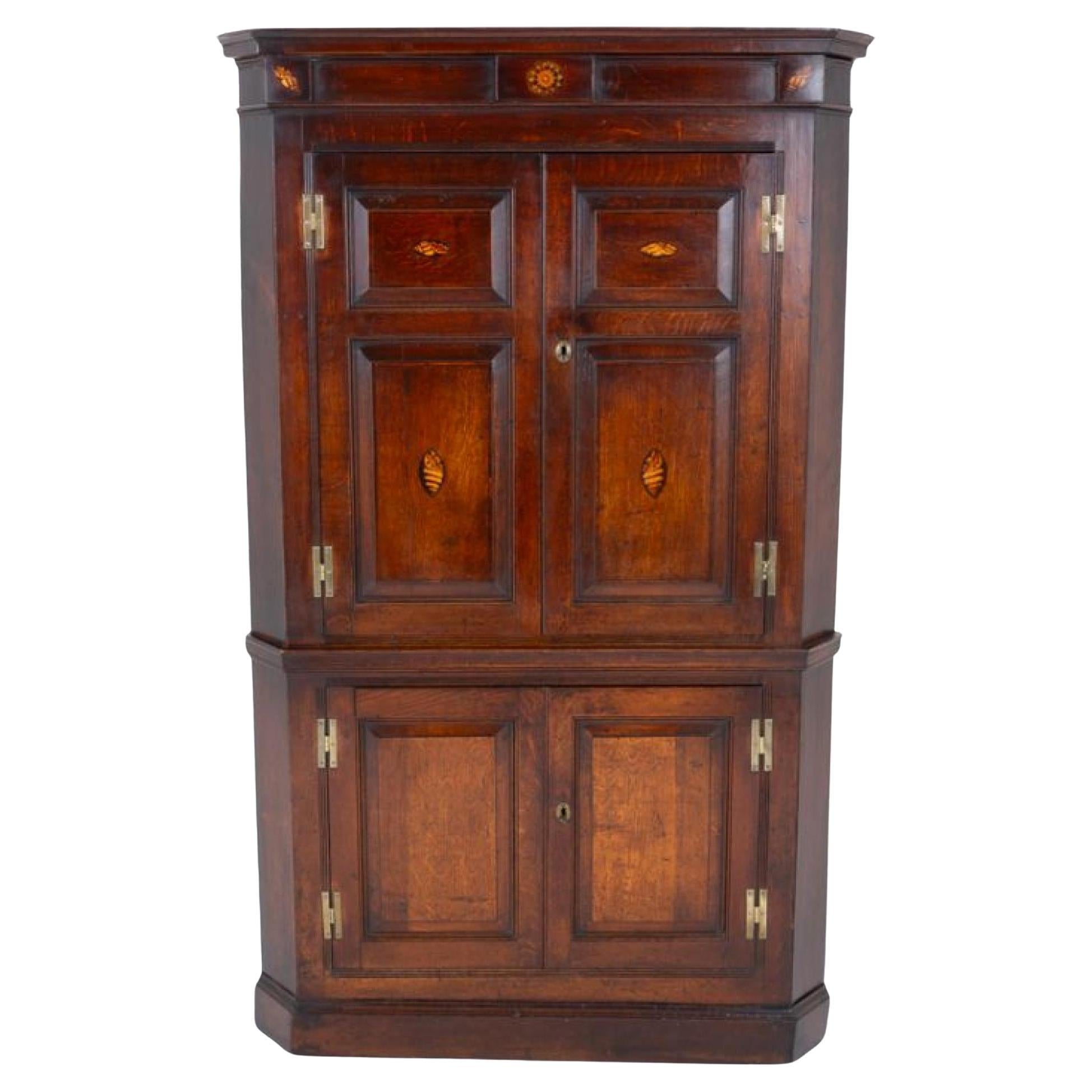 Mobile d'angolo georgiano d'epoca con pannelli in Oak