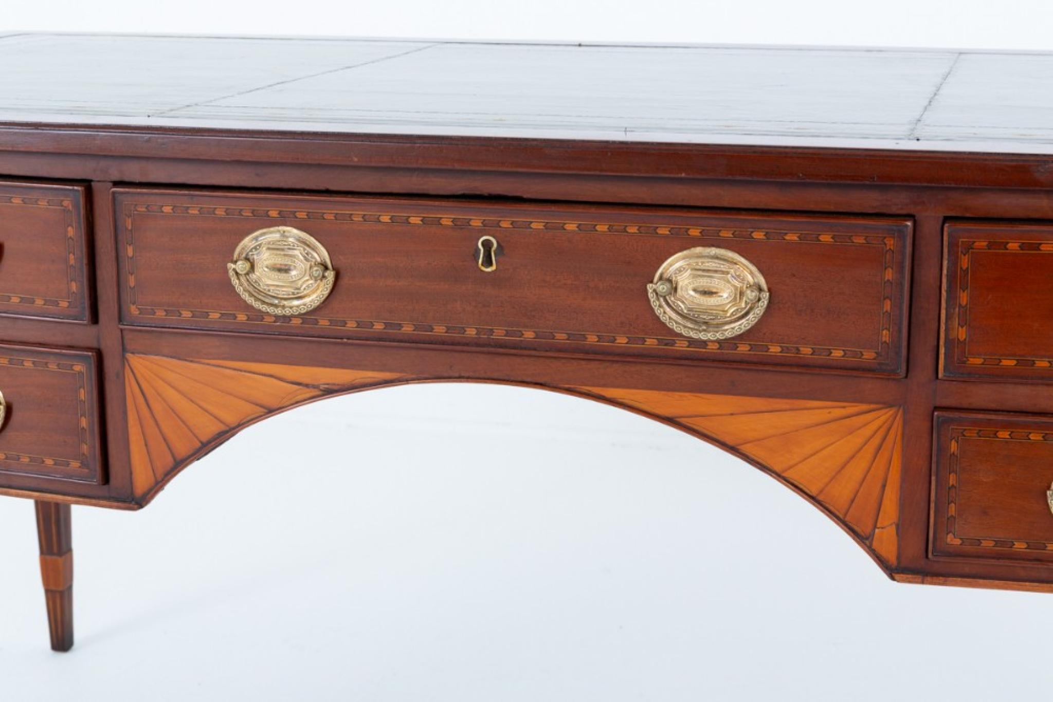 Travail du bois Bureau géorgien d'époque Table à écrire Acajou en vente