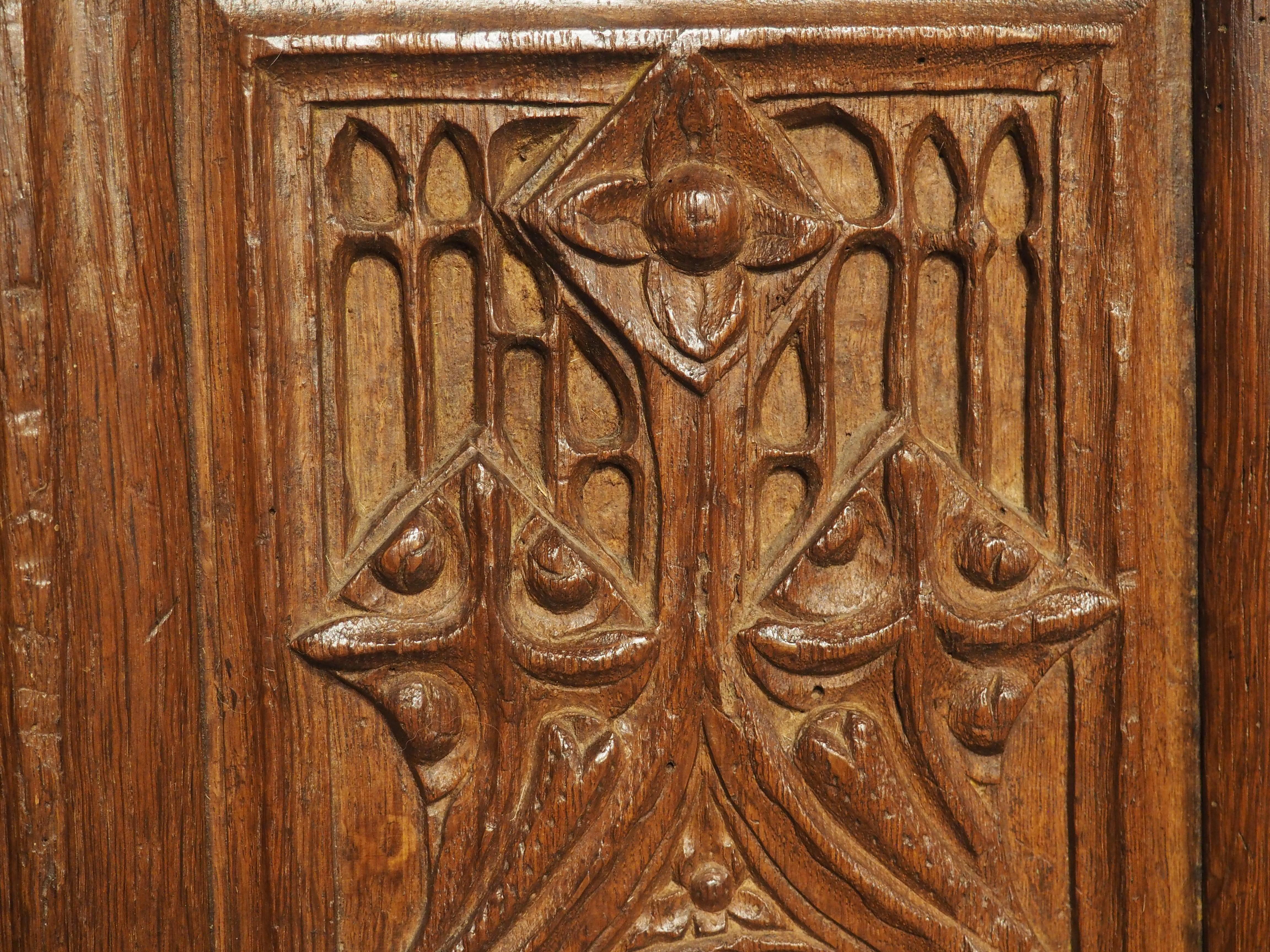 Façade de coffre en chêne d'époque gothique de Picardie France, vers 1550 en vente 1