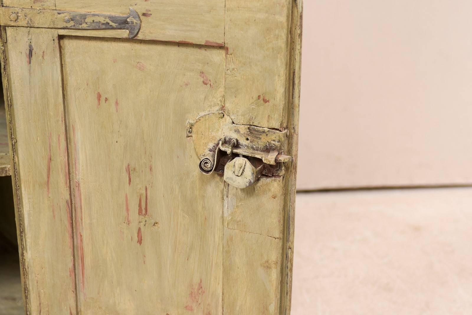 Armoire d'angle suédoise d'époque gustavienne en bois peint, vers 1770-1780 2