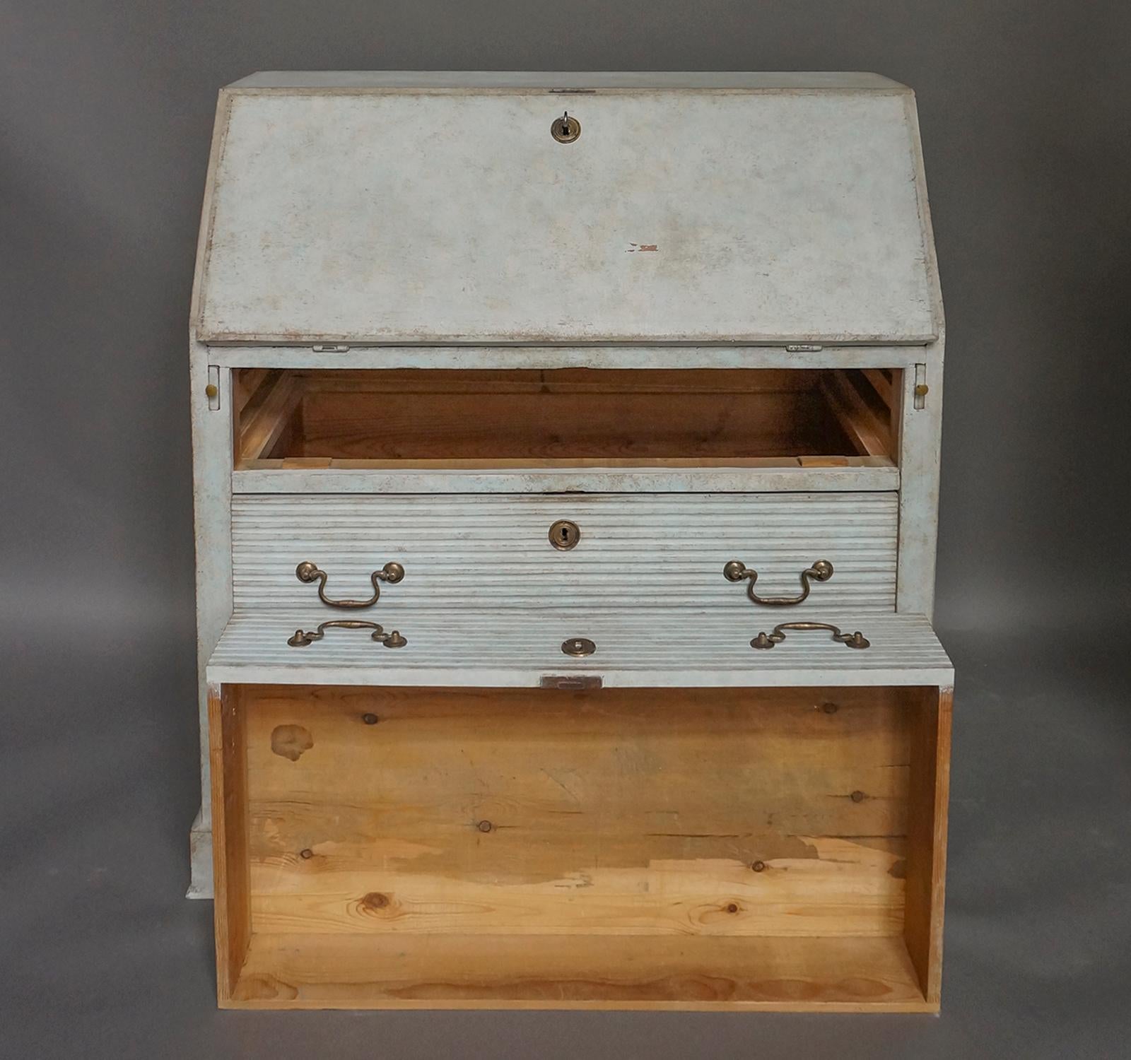 Period Gustavian Writing Desk In Good Condition In Great Barrington, MA