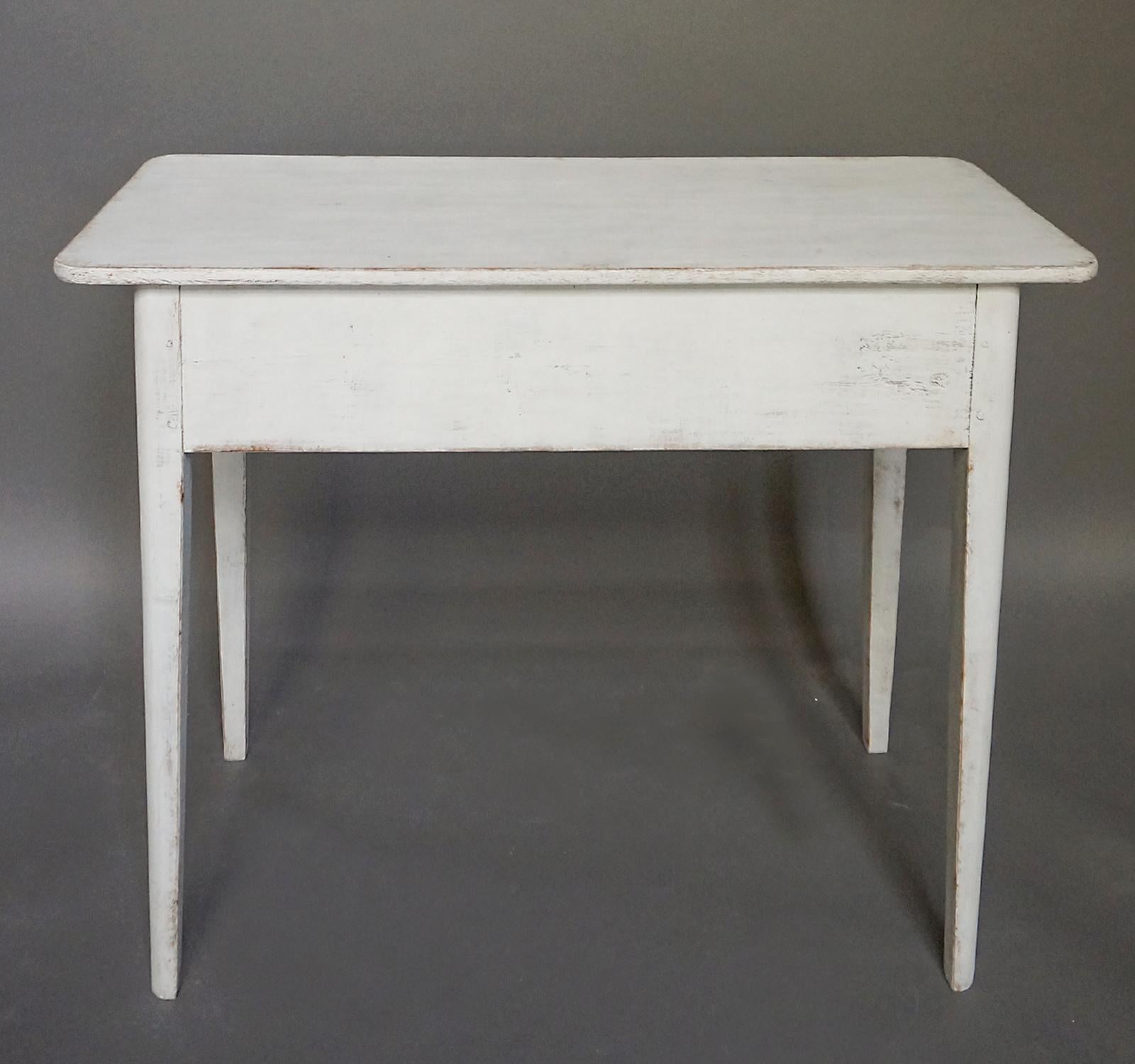 Period Gustavian Writing Table im Zustand „Gut“ in Great Barrington, MA