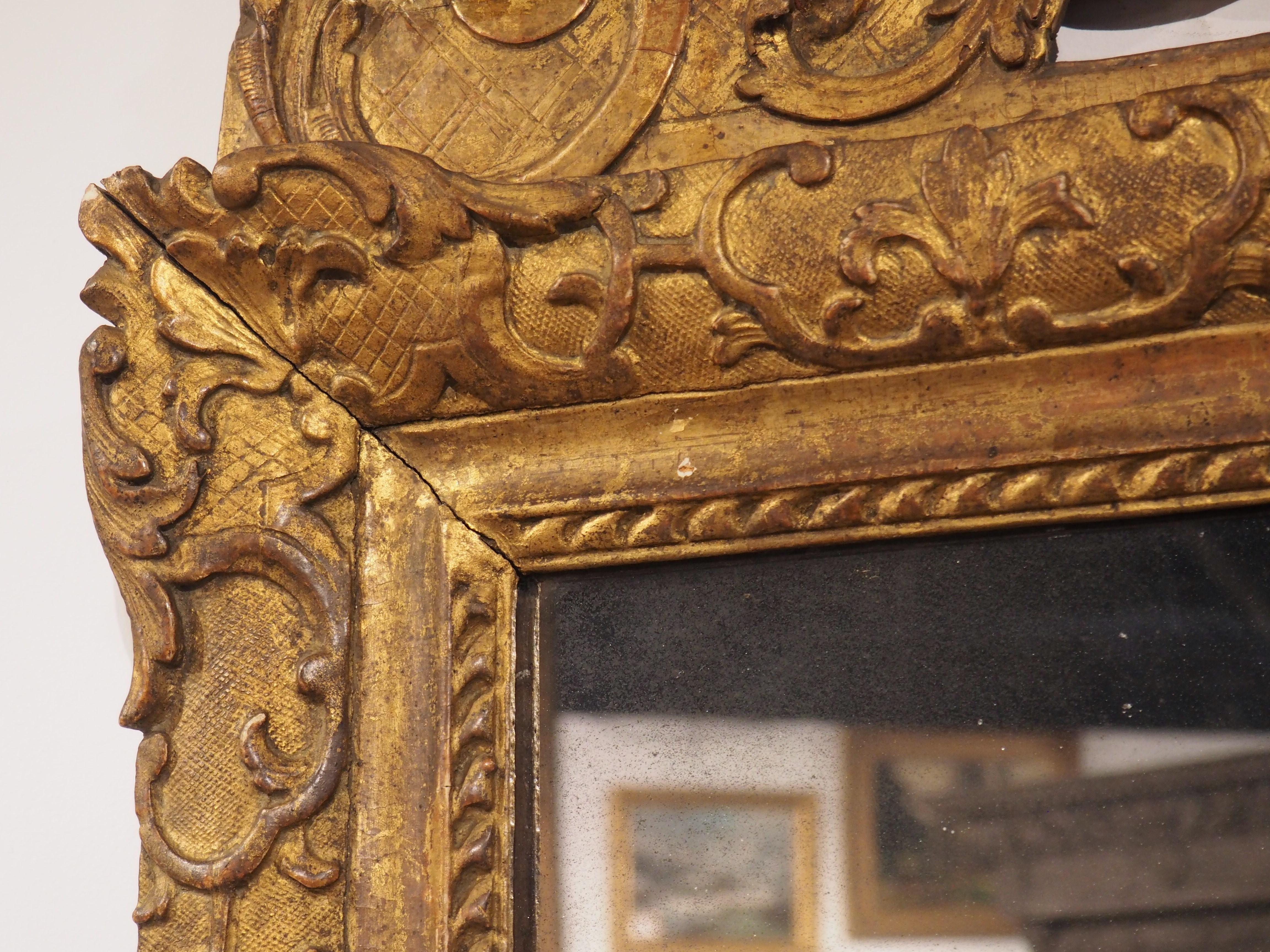 Miroir d'époque Louis XIV en bois doré de Provence, France, vers 1700 Bon état - En vente à Dallas, TX