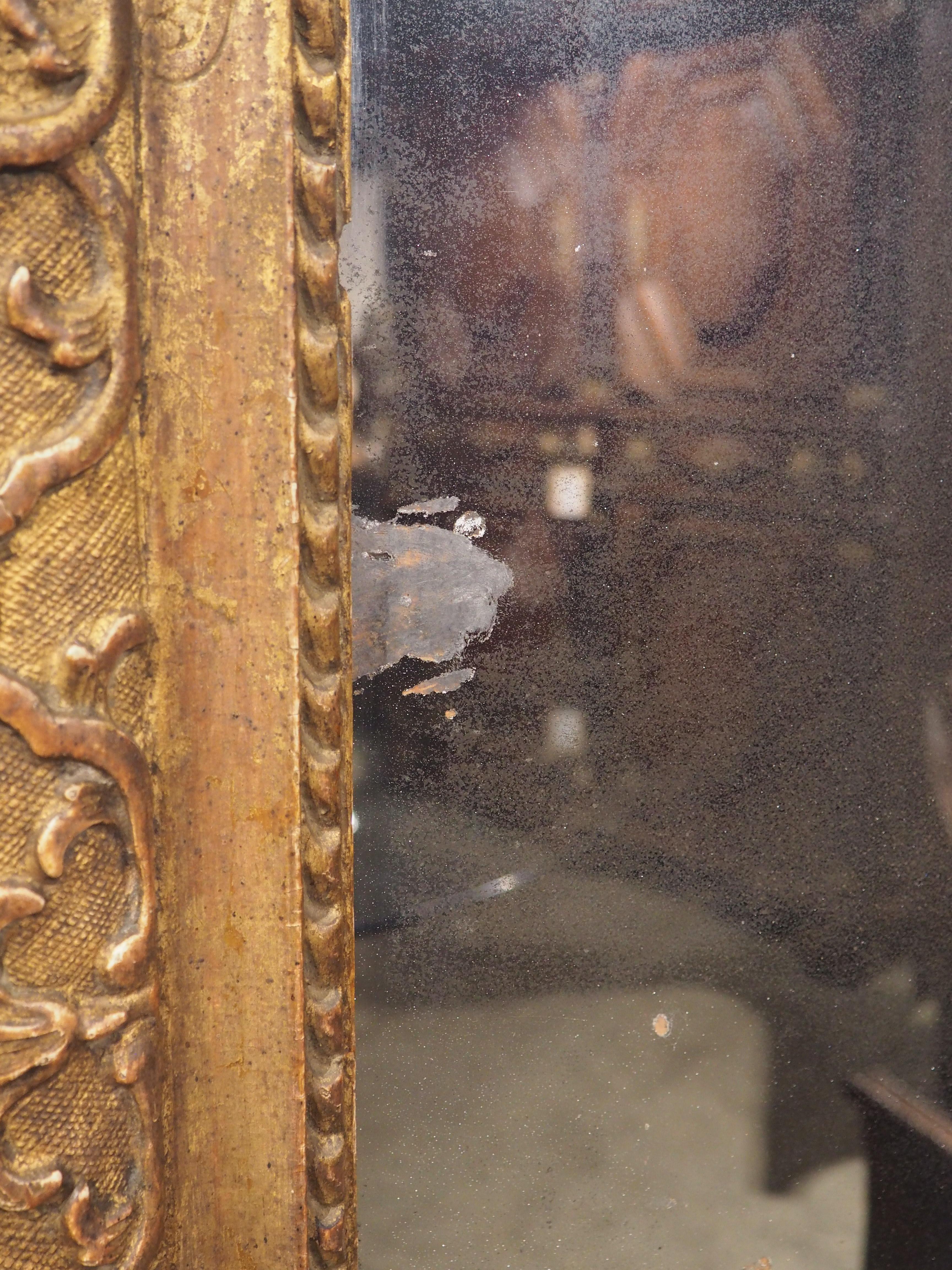 Specchio d'epoca Luigi XIV in legno dorato proveniente dalla Provenza, Francia, circa 1700 in vendita 3