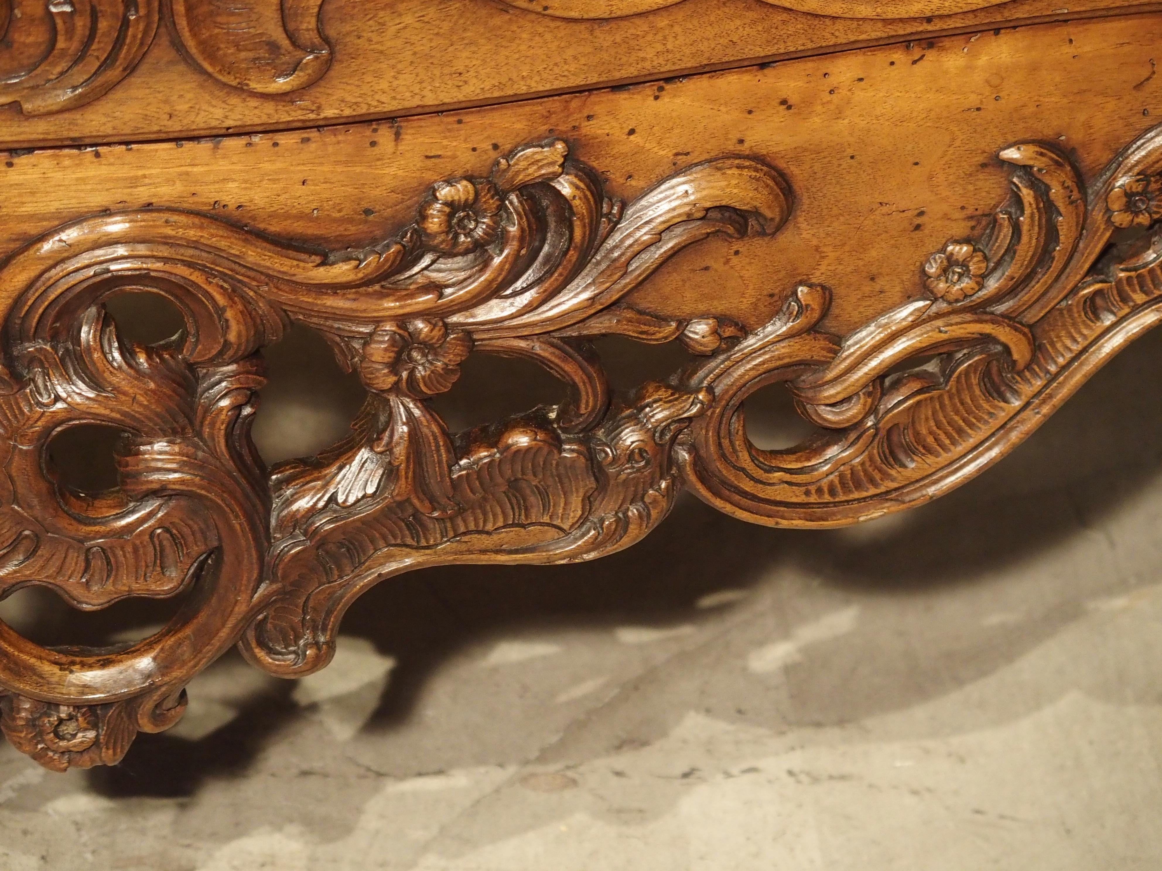 Period Louis XV Walnut Wood Commode ‘Sauteuse’ from Nimes, France, circa 1740 2