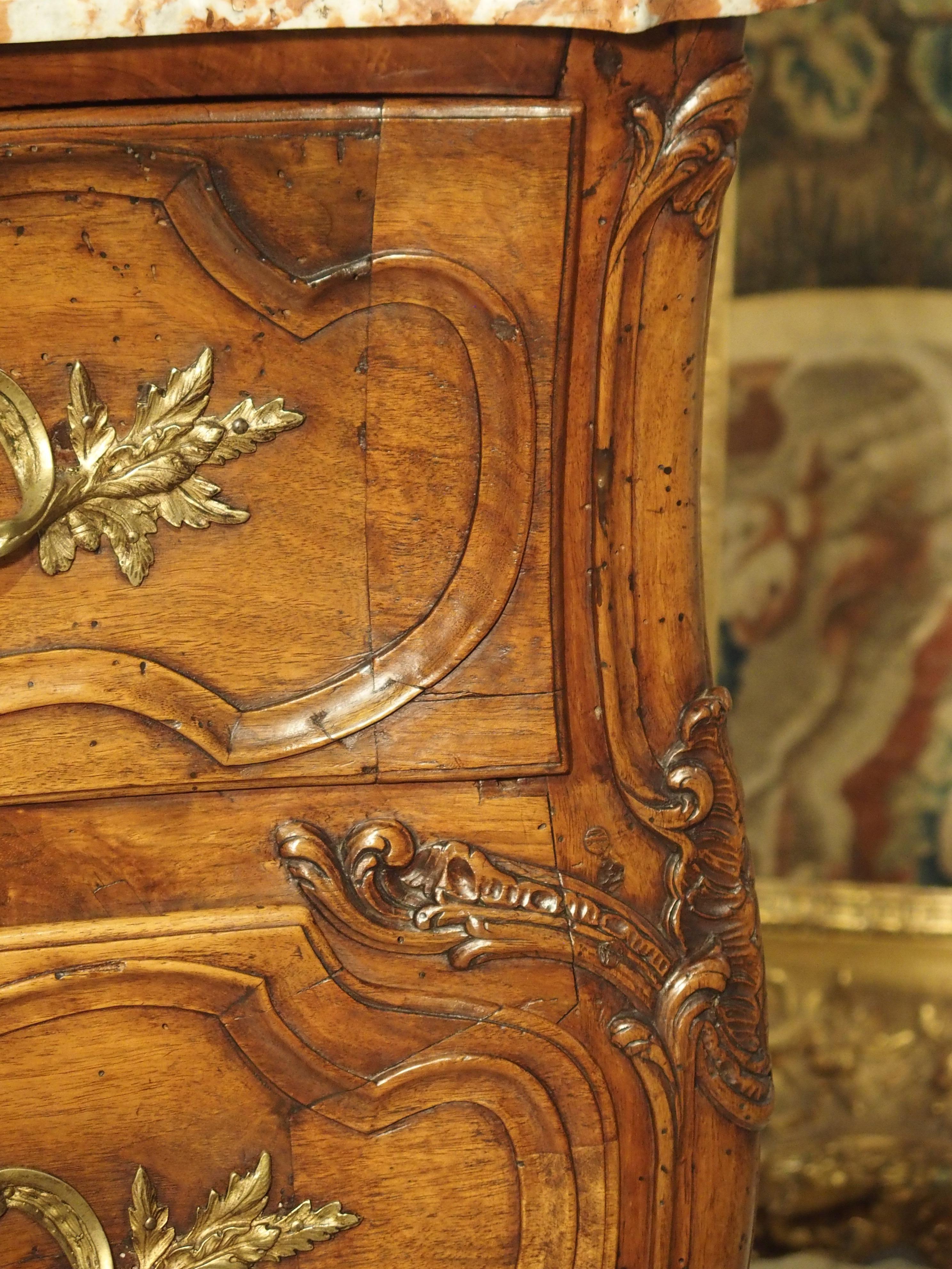Period Louis XV Walnut Wood Commode ‘Sauteuse’ from Nimes, France, circa 1740 3