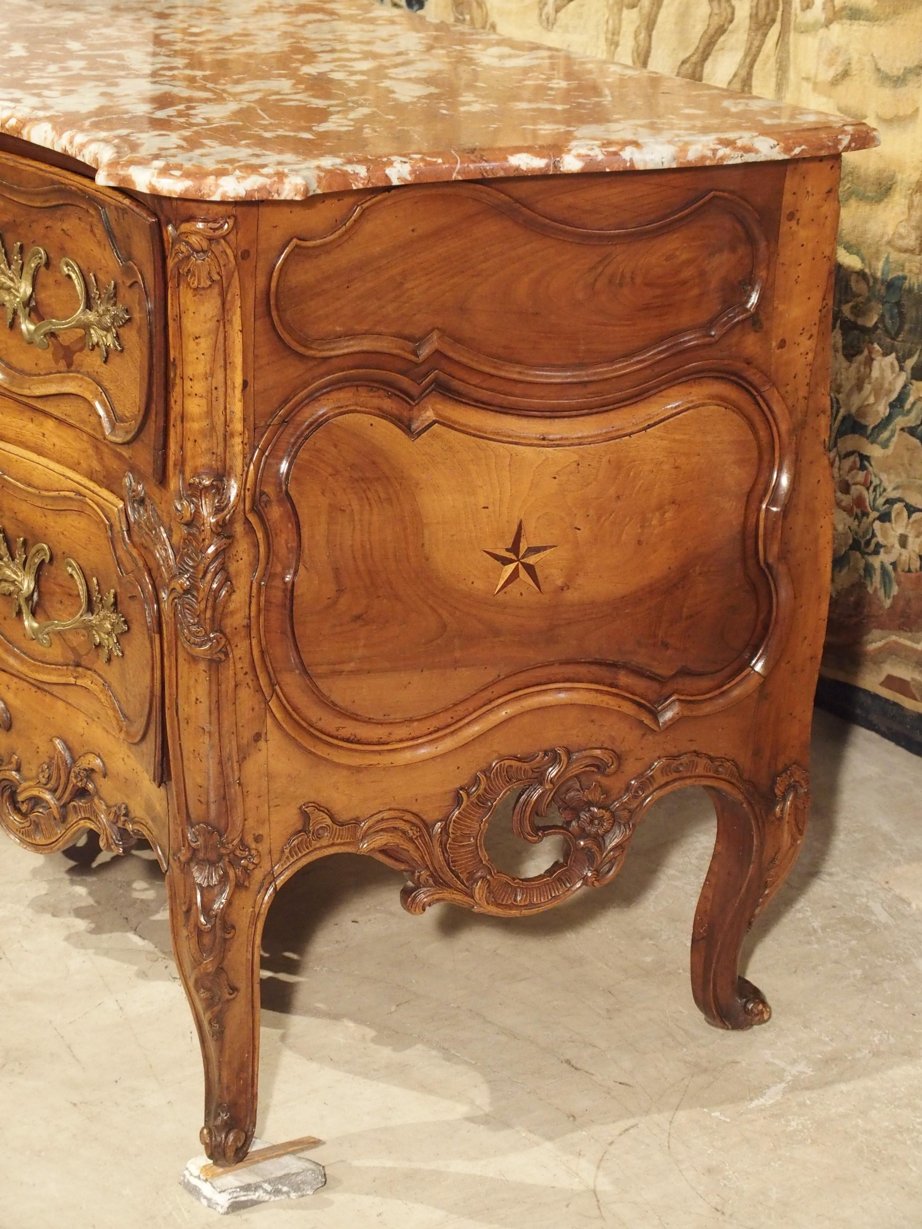 Period Louis XV Walnut Wood Commode ‘Sauteuse’ from Nimes, France, circa 1740 4