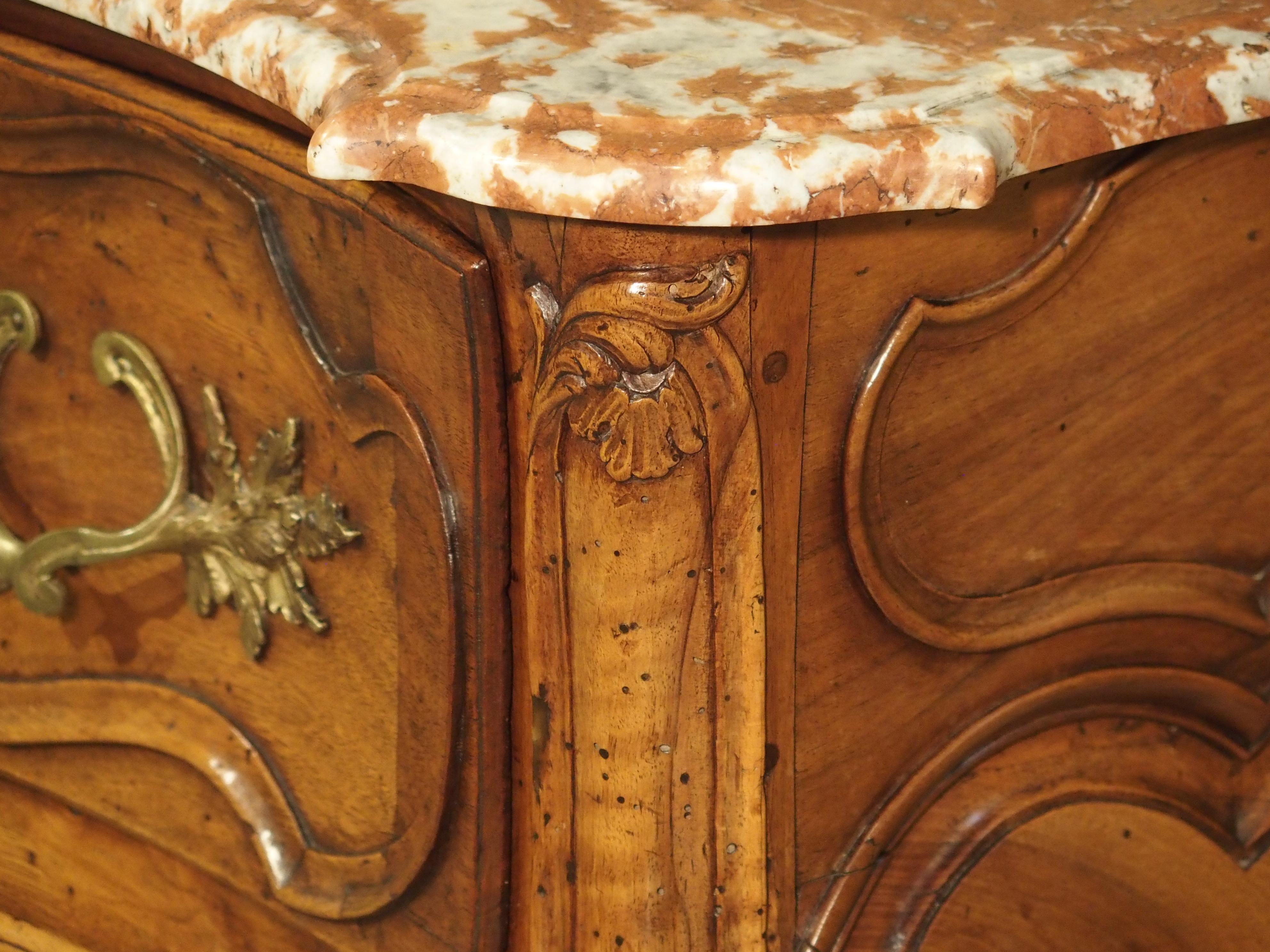 Period Louis XV Walnut Wood Commode ‘Sauteuse’ from Nimes, France, circa 1740 6