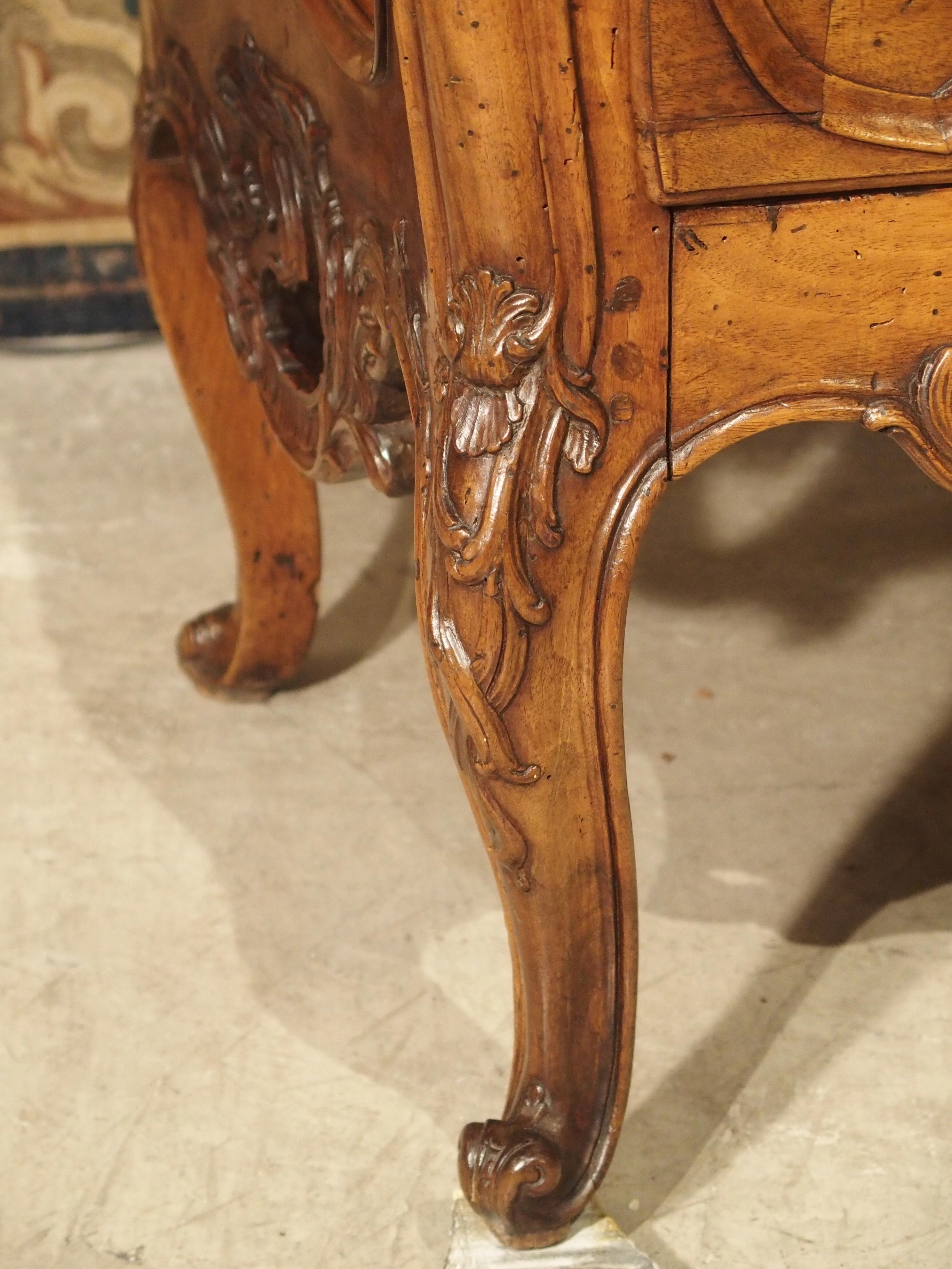 French Period Louis XV Walnut Wood Commode ‘Sauteuse’ from Nimes, France, circa 1740