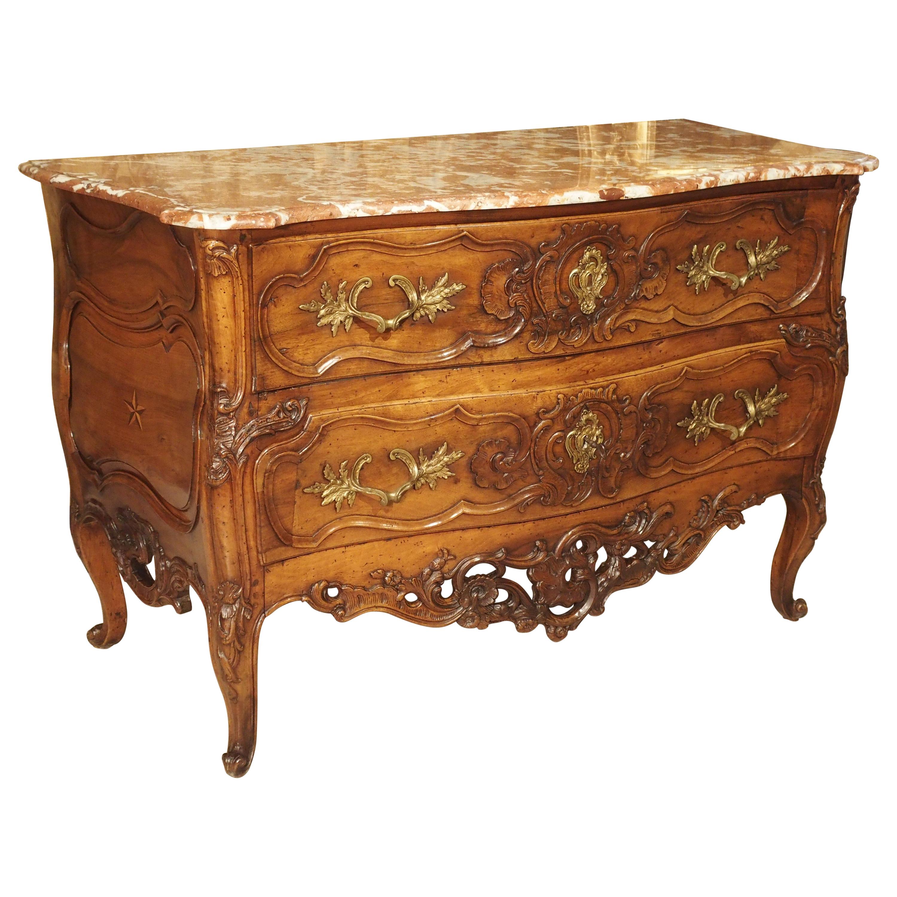 Period Louis XV Walnut Wood Commode �‘Sauteuse’ from Nimes, France, circa 1740