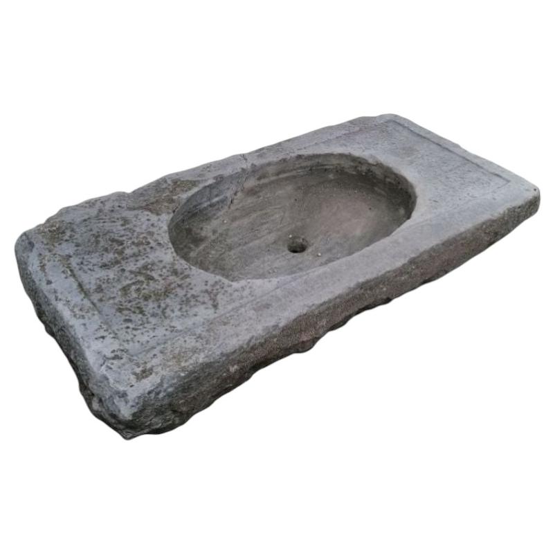 Lavabo d'epoca in marmo intagliato
