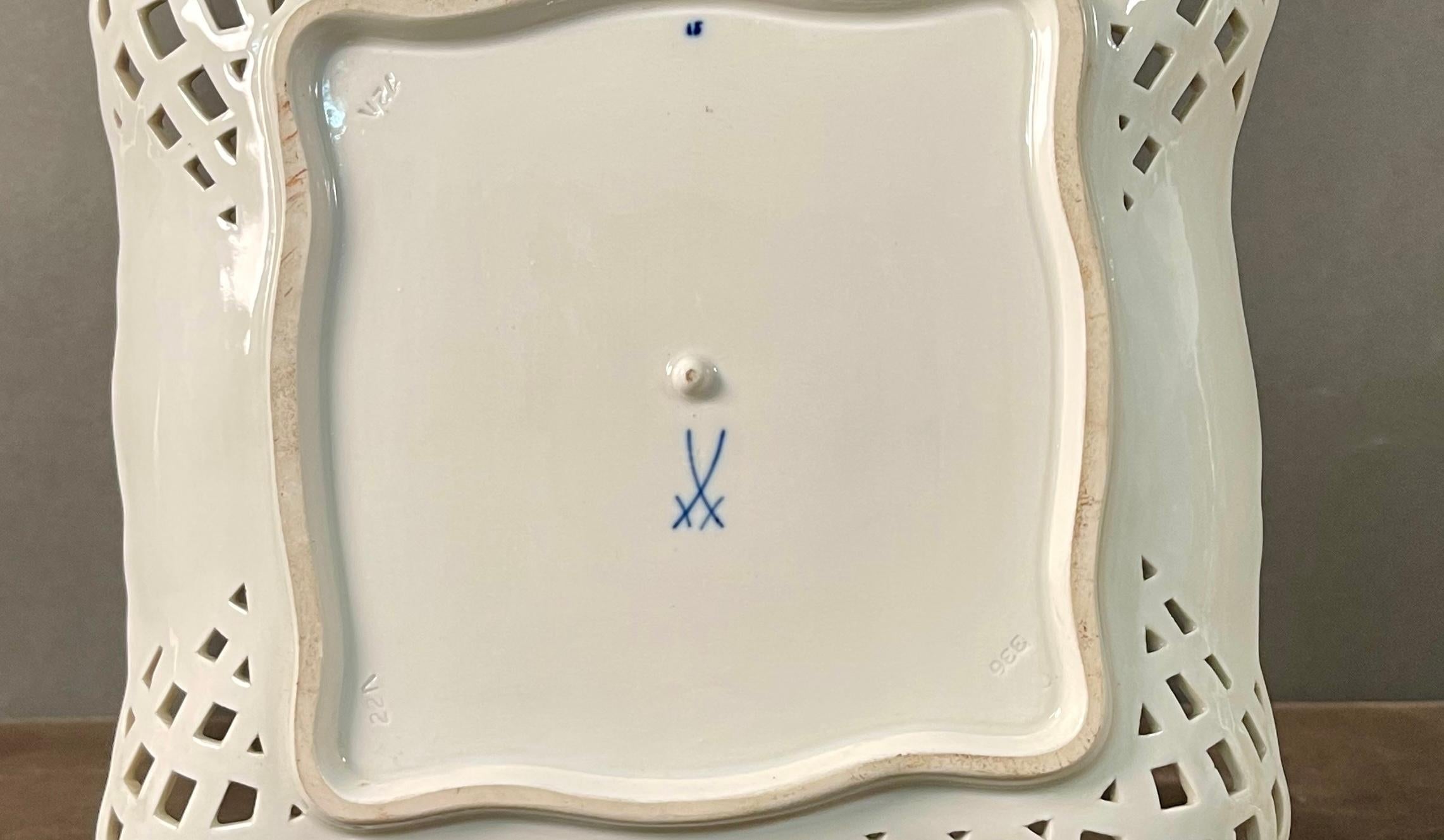 Periode Meissen signiert Blaue Zwiebel Teller im Zustand „Gut“ im Angebot in Roma, IT