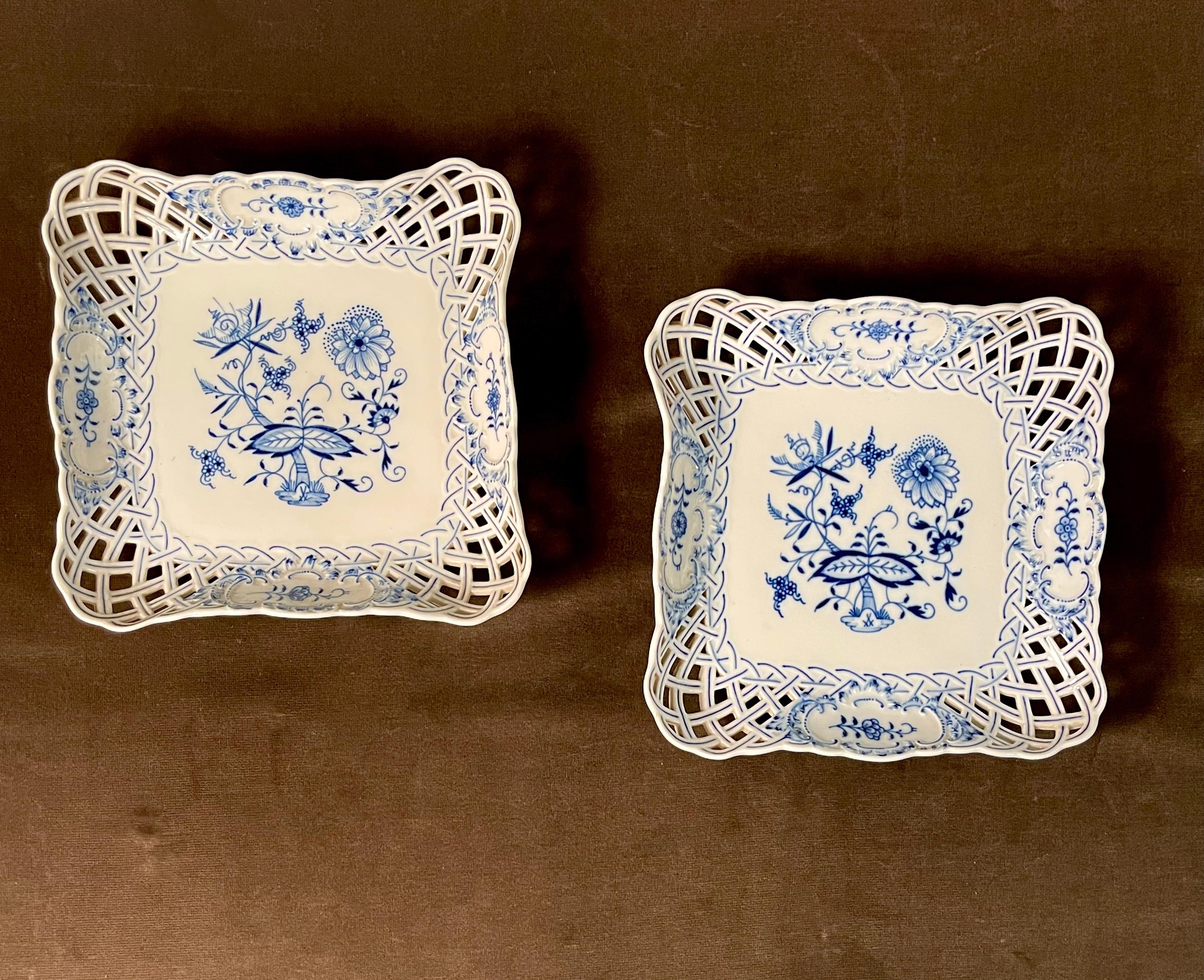 Periode Meissen signiert Blaue Zwiebel Teller (Porzellan) im Angebot