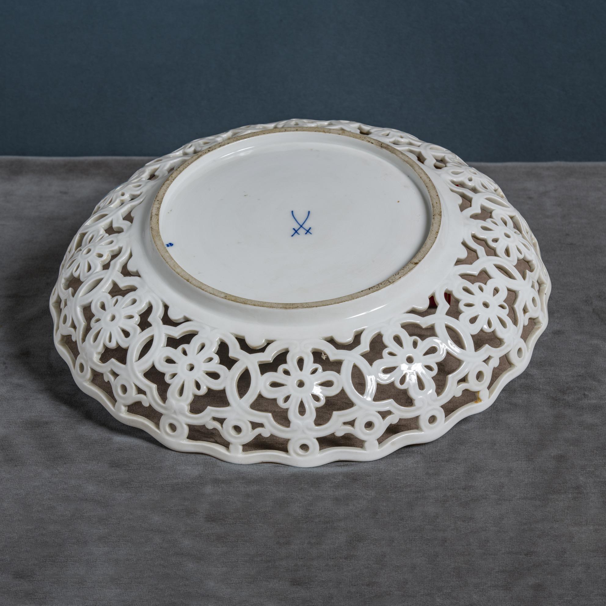 Periode Meissen signiert Blaue Zwiebel Ronde Teller (Chinoiserie) im Angebot