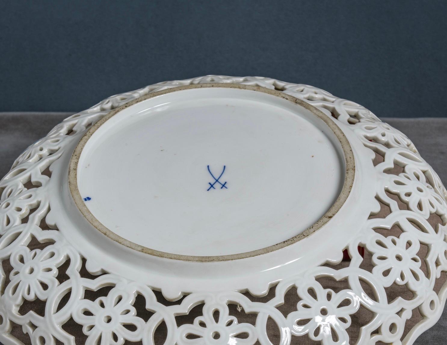Periode Meissen signiert Blaue Zwiebel Ronde Teller (Deutsch) im Angebot