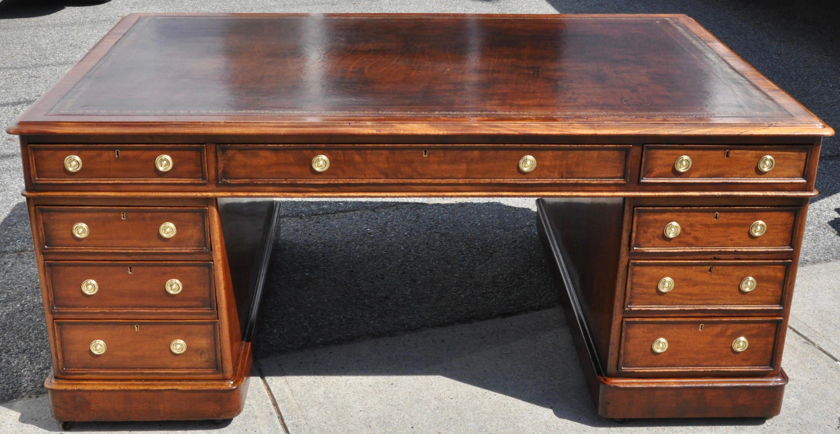 Period Mid-19th Century Georgian Mahogany Partners Desk In Good Condition In Essex, MA