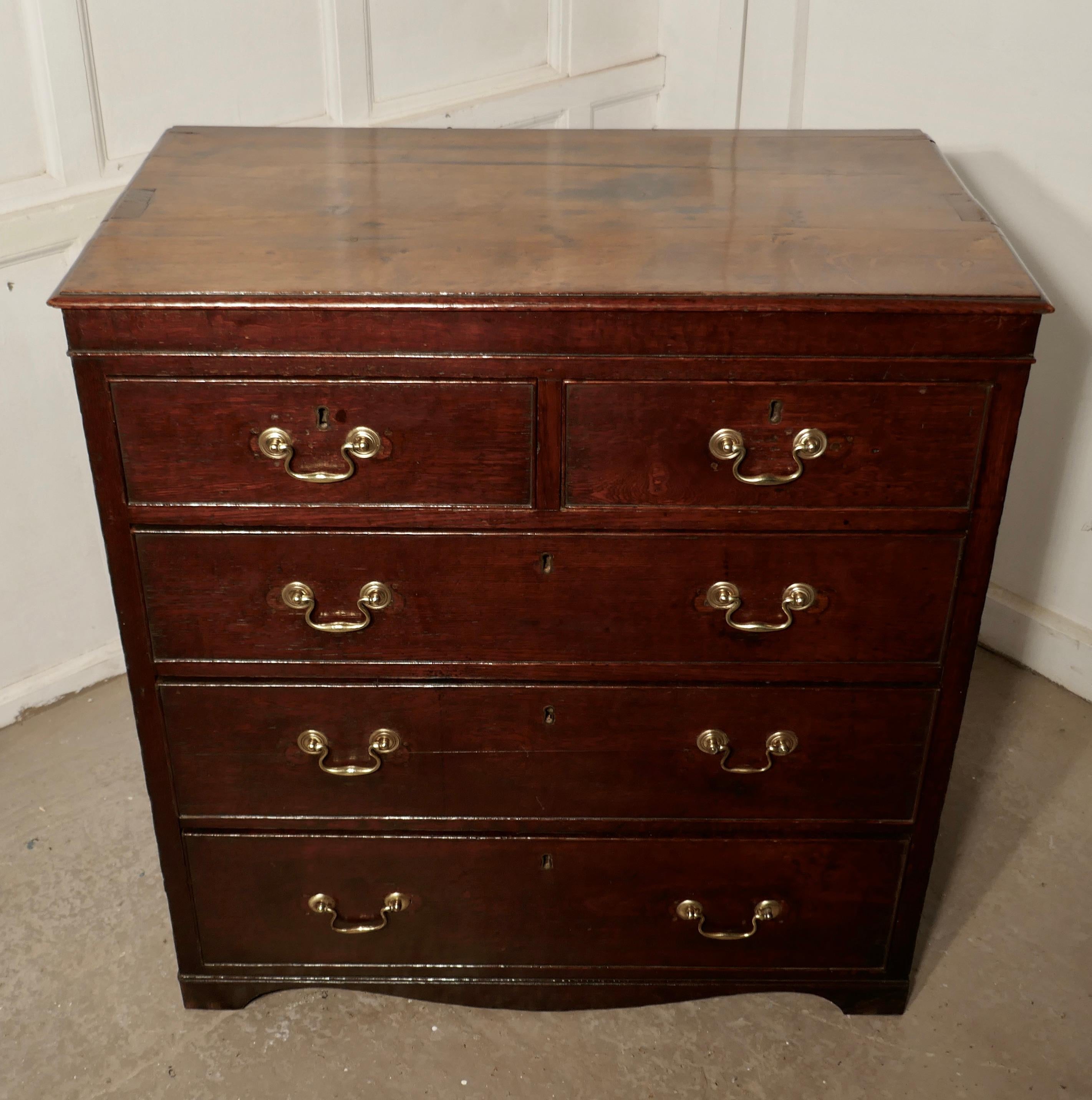 Early 19th Century Period Oak Chest of Drawers This Charming Old Oak Georgian Chest of Drawers For Sale