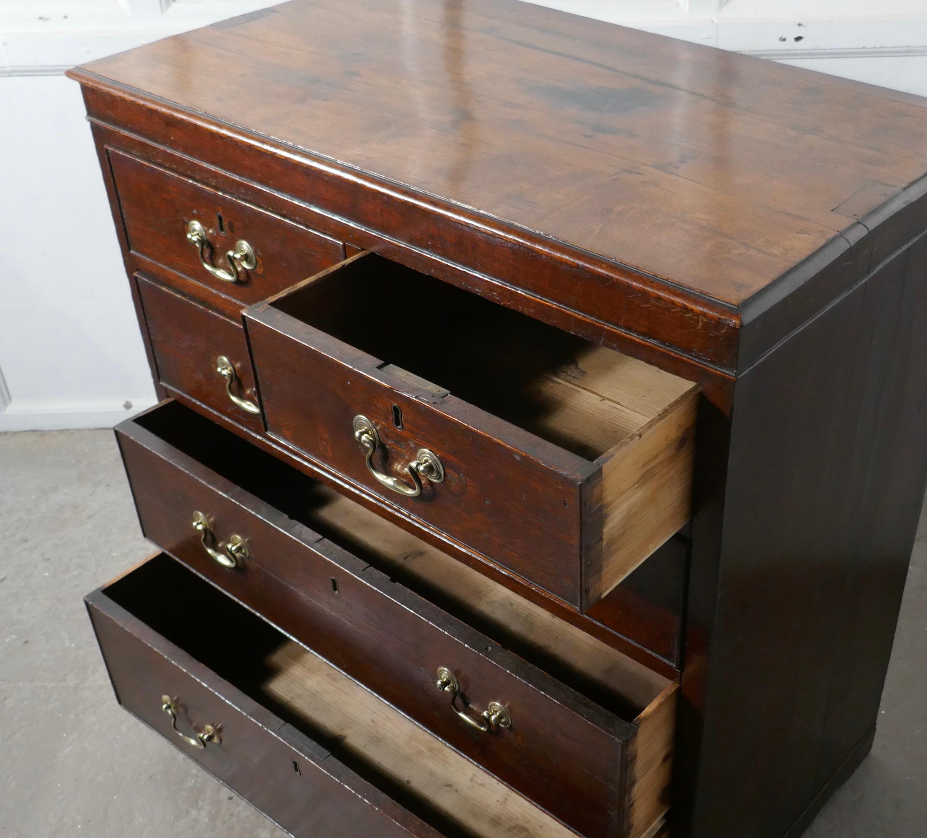 Period Oak Chest of Drawers This Charming Old Oak Georgian Chest of Drawers For Sale 5
