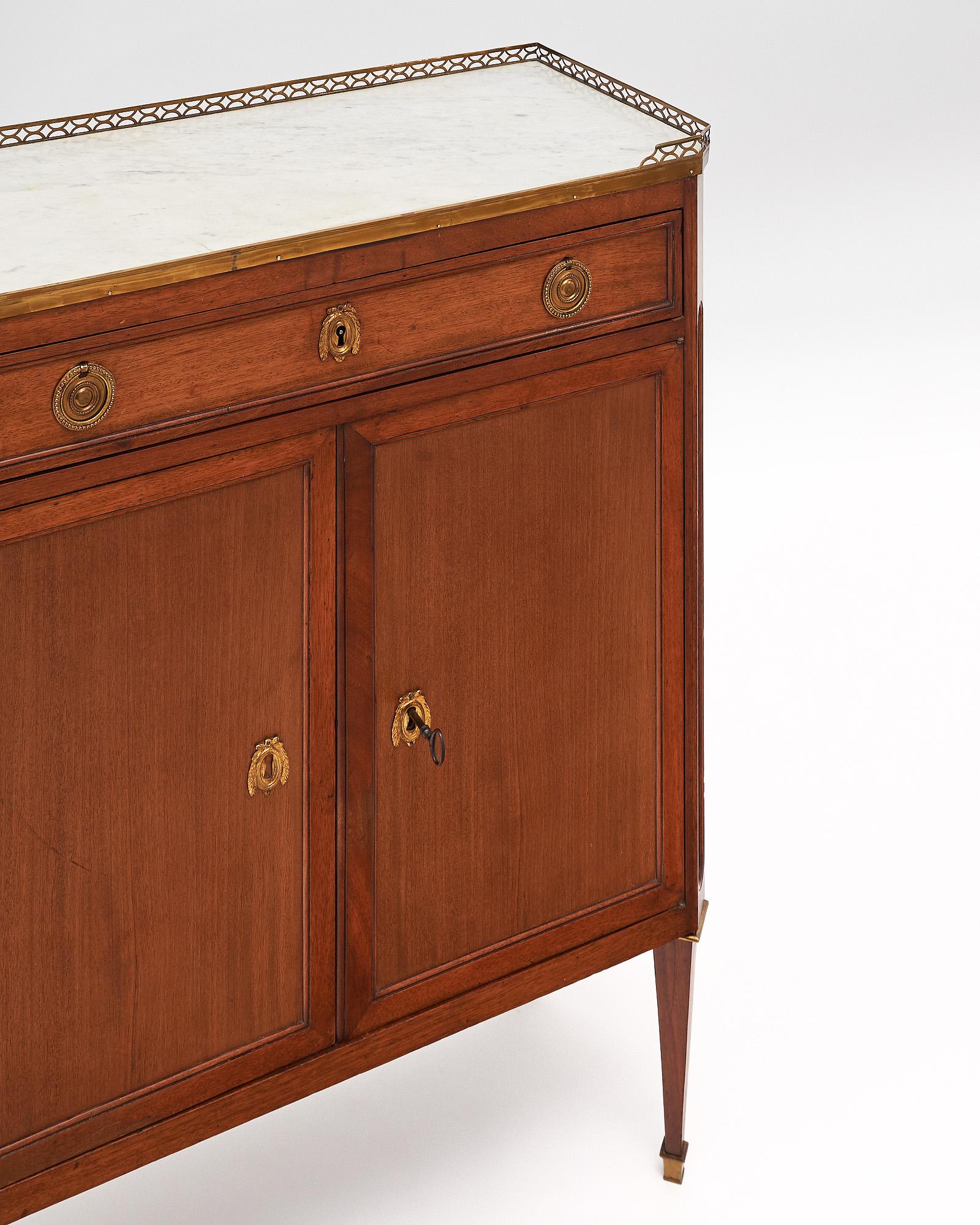 Period Petite Louis XVI Buffet In Good Condition For Sale In Austin, TX