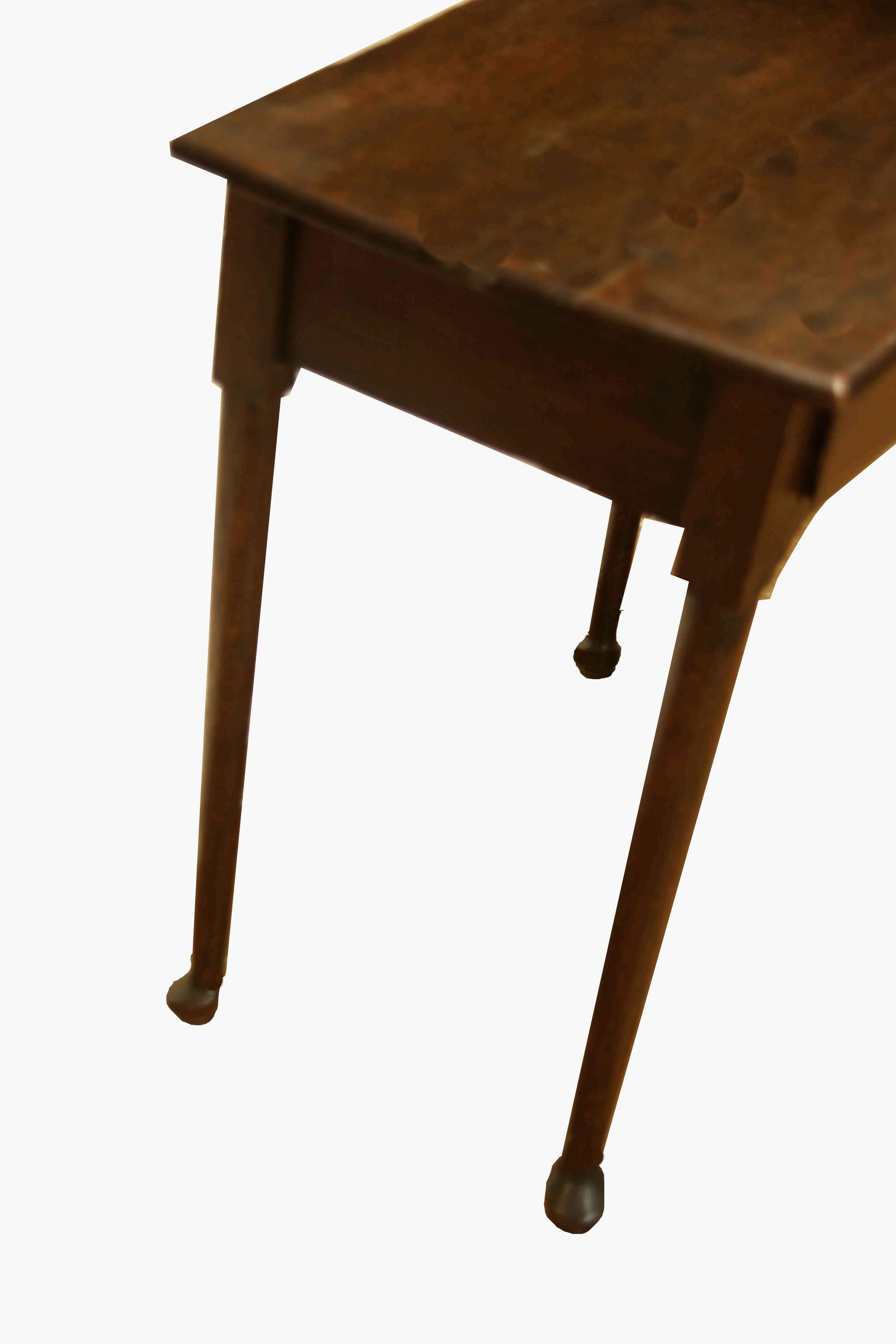 Period Queen Anne oak side table, this early 18th century table has nice dark patina, single drawer with center brass pull (not original) , pine secondary wood. The slender legs terminate with pad feet; double exposed pegs on each leg.