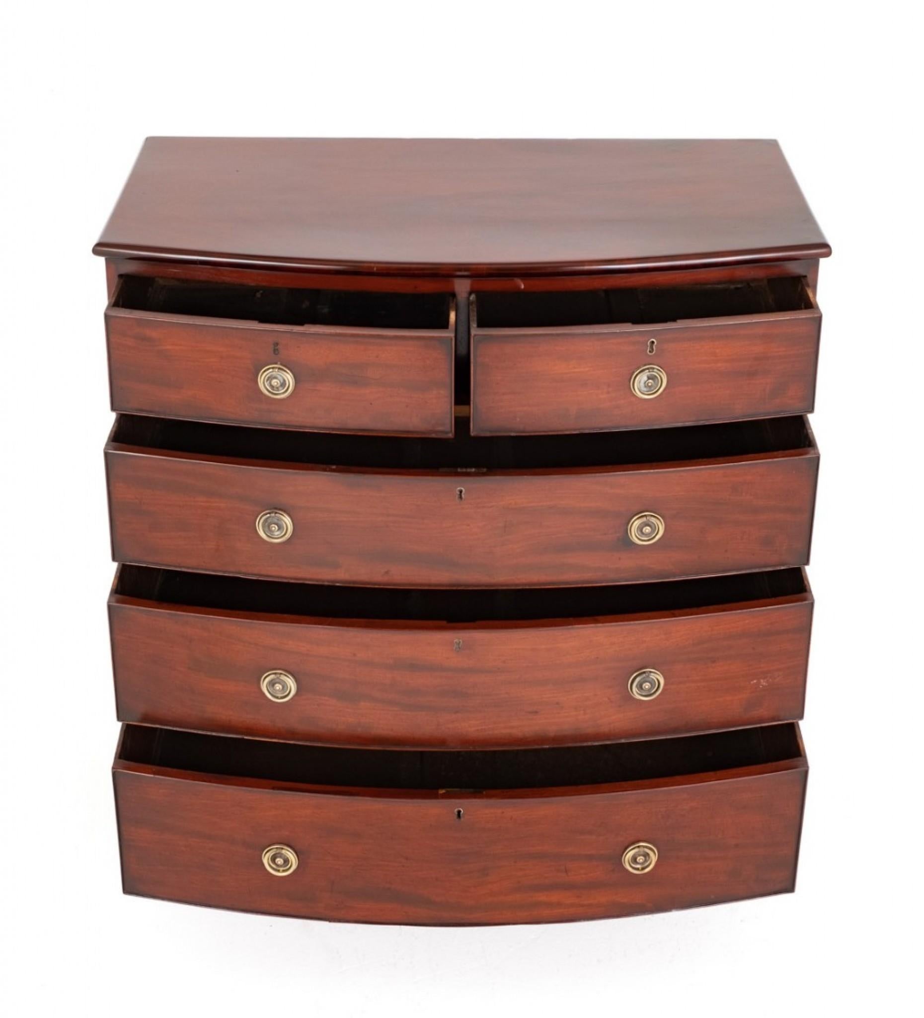 Regency Mahogany Bow Chest of Drawers. 
This Chest of Drawers is Raised Upon Splayed Feet with a Shaped Apron. 
Period Regency antique chest
The Chest of Drawers Has an Arrangement of 2 over 3 Oak Lined Drawers (note the fine dove tails) With Pretty