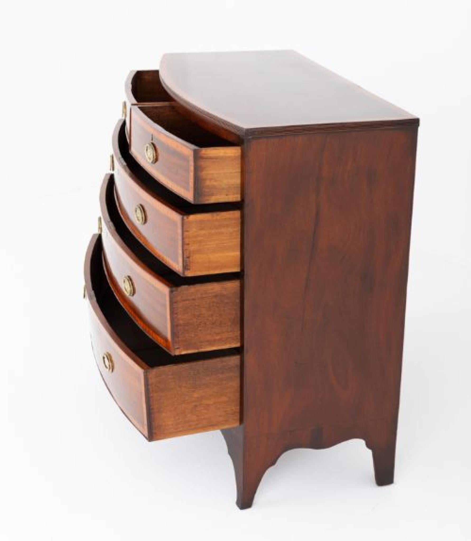 Period Regency Chest of Drawers Mahogany Bow Front 1830 In Good Condition For Sale In Potters Bar, GB