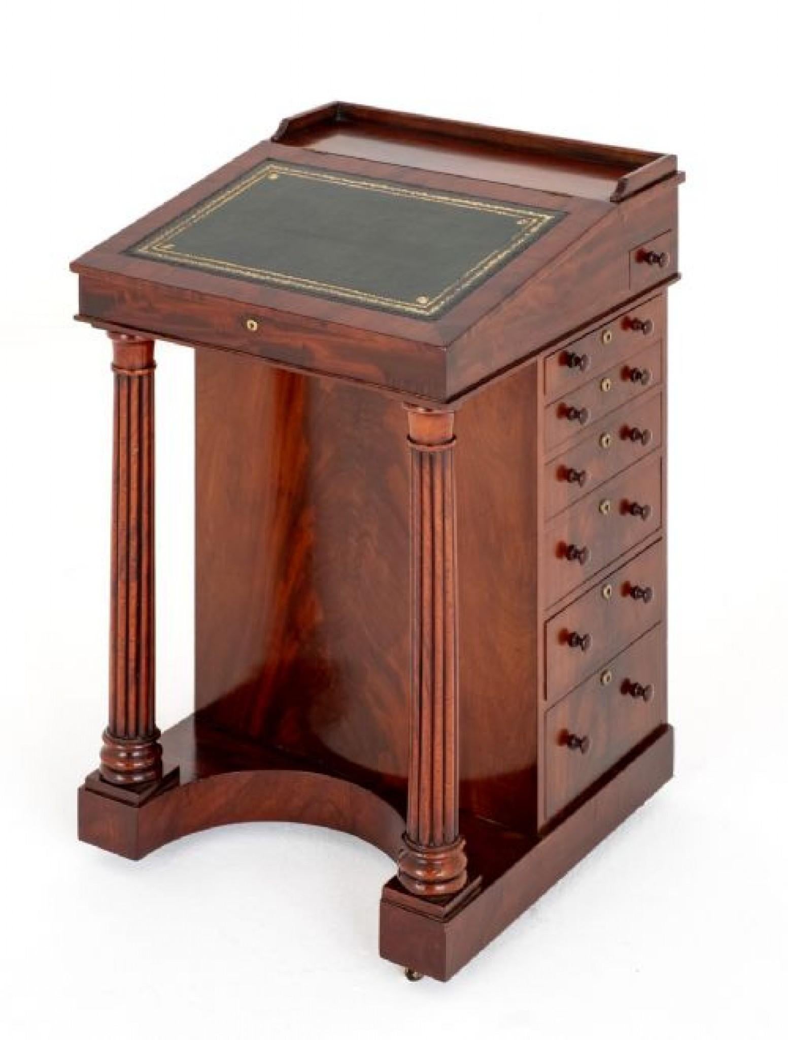 Regency Mahogany Davenport.
This Davenport Features an arrangement of 6 Graduated Mahogany Lined Drawers to the Right Hand Side with Faux Drawers to the Reverse.
Period Regency
The Turned Columns Being of a Fluted Form.
The davenport also Features a