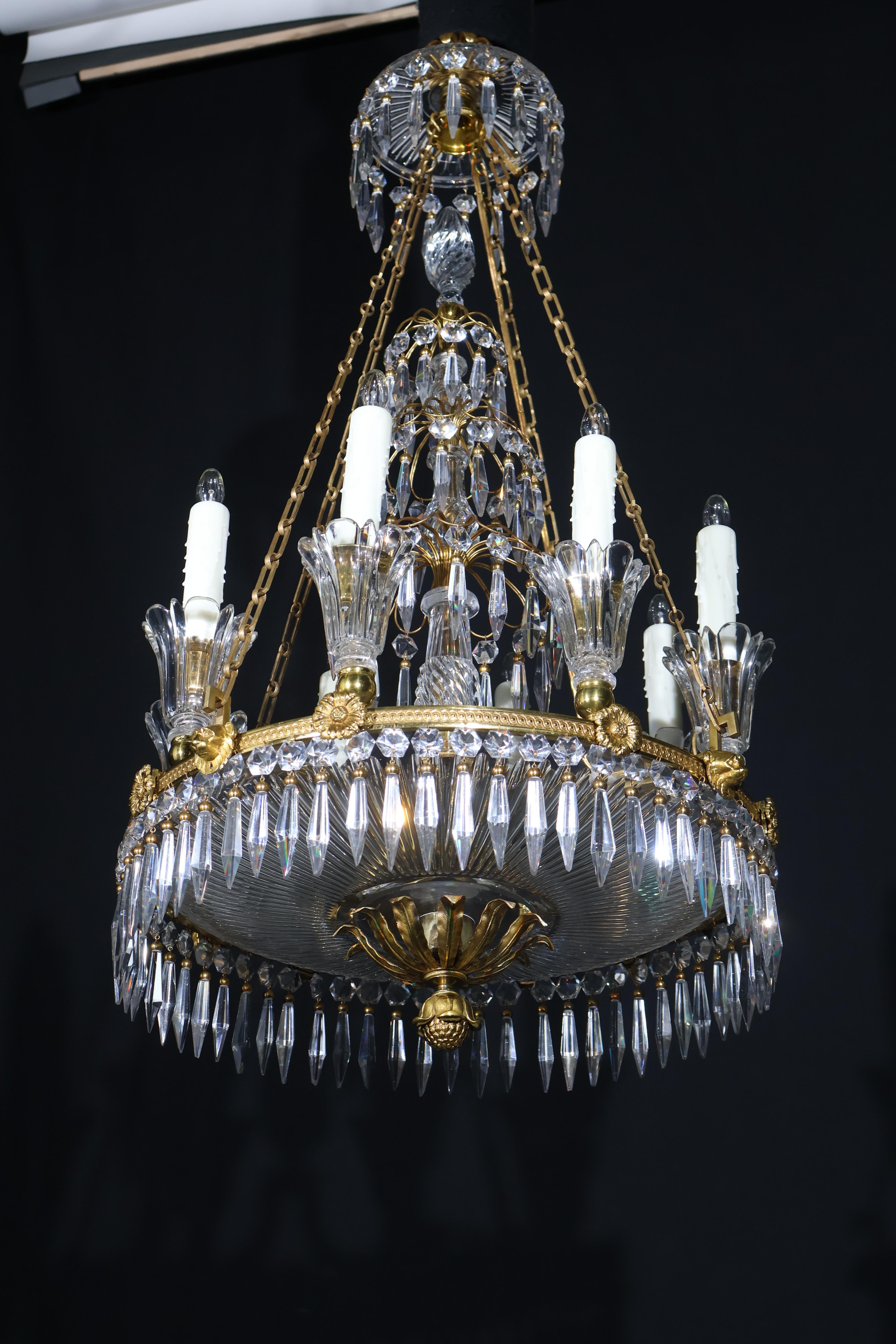 Plat d'époque Régence en bronze doré et cristal en vente 3