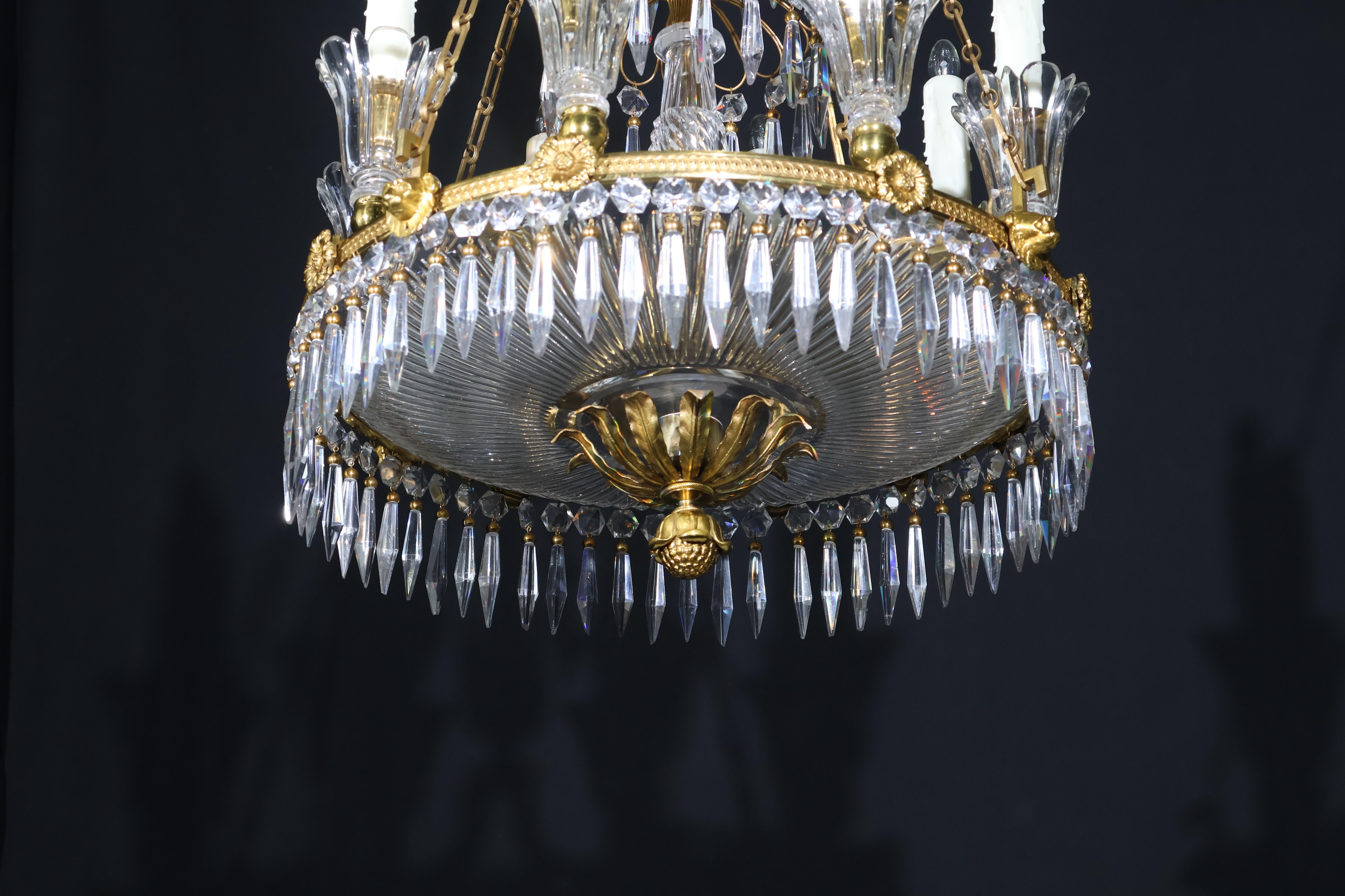 Plat d'époque Régence en bronze doré et cristal Bon état - En vente à Atlanta, GA