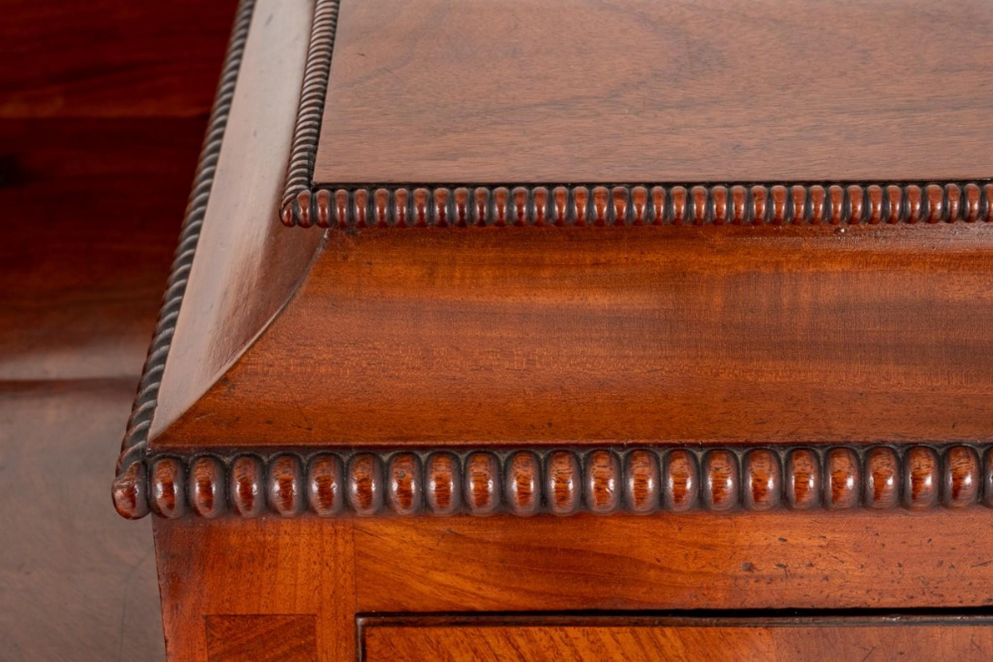 Credenza d'epoca Regency Buffet antico in mogano in vendita 3