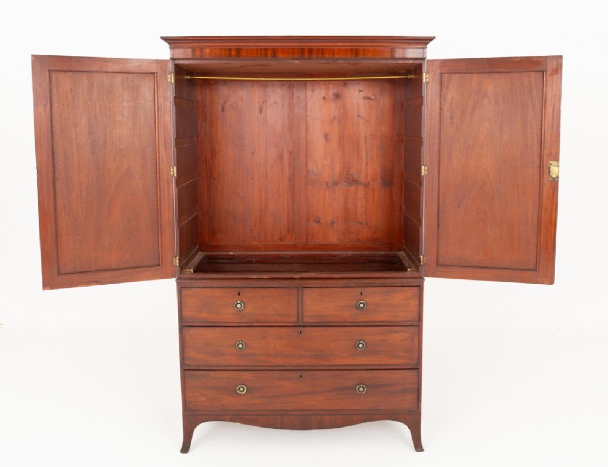 Stile Adirondack Armadio d'epoca Regency Armadio in mogano antico in vendita