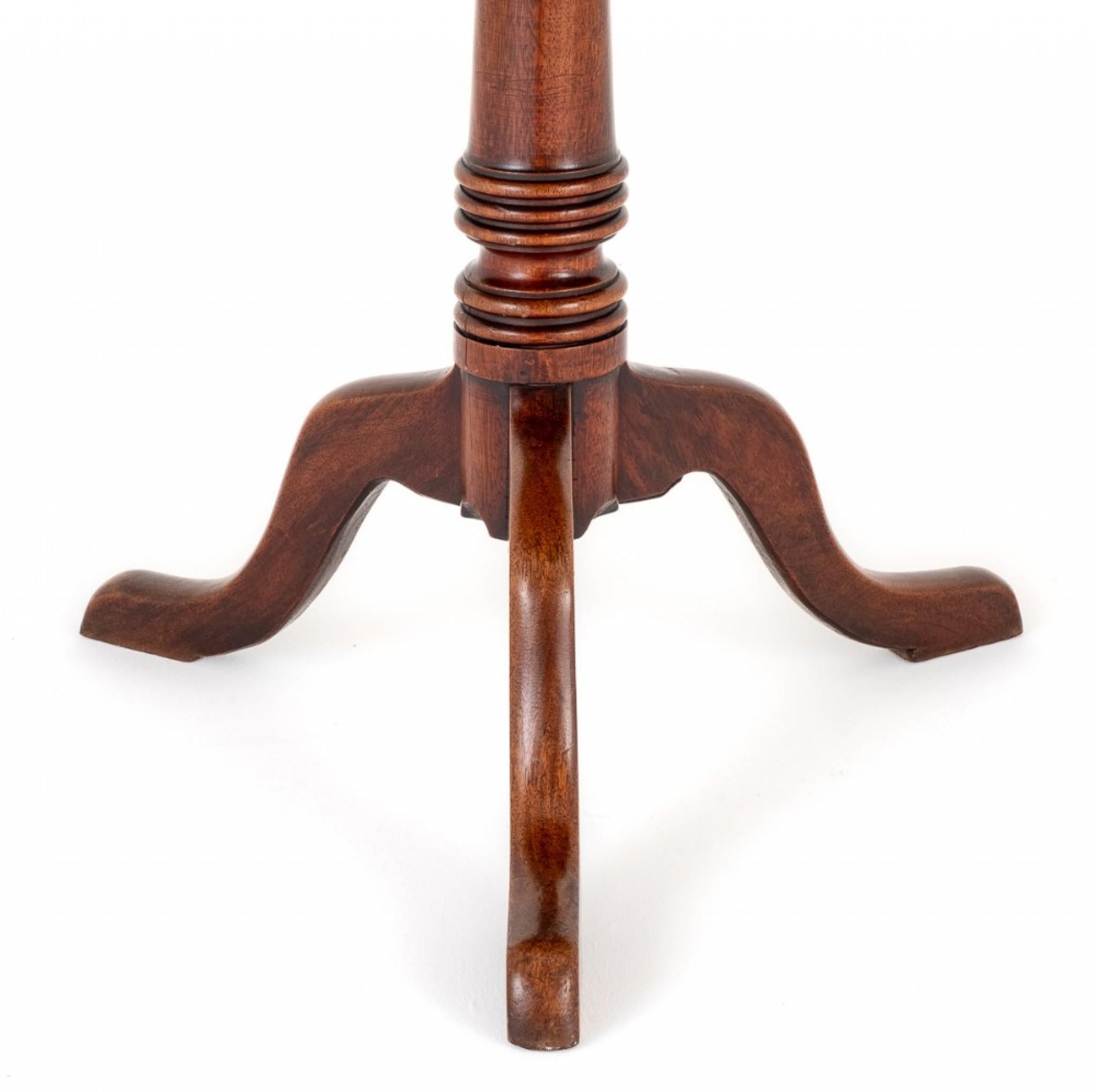 Regency mahogany snap top wine table.
Regency era.
Standing upon a shaped leg with a ring turned column.
Retaining its original brass catch.
The table is of a good colour and patina.