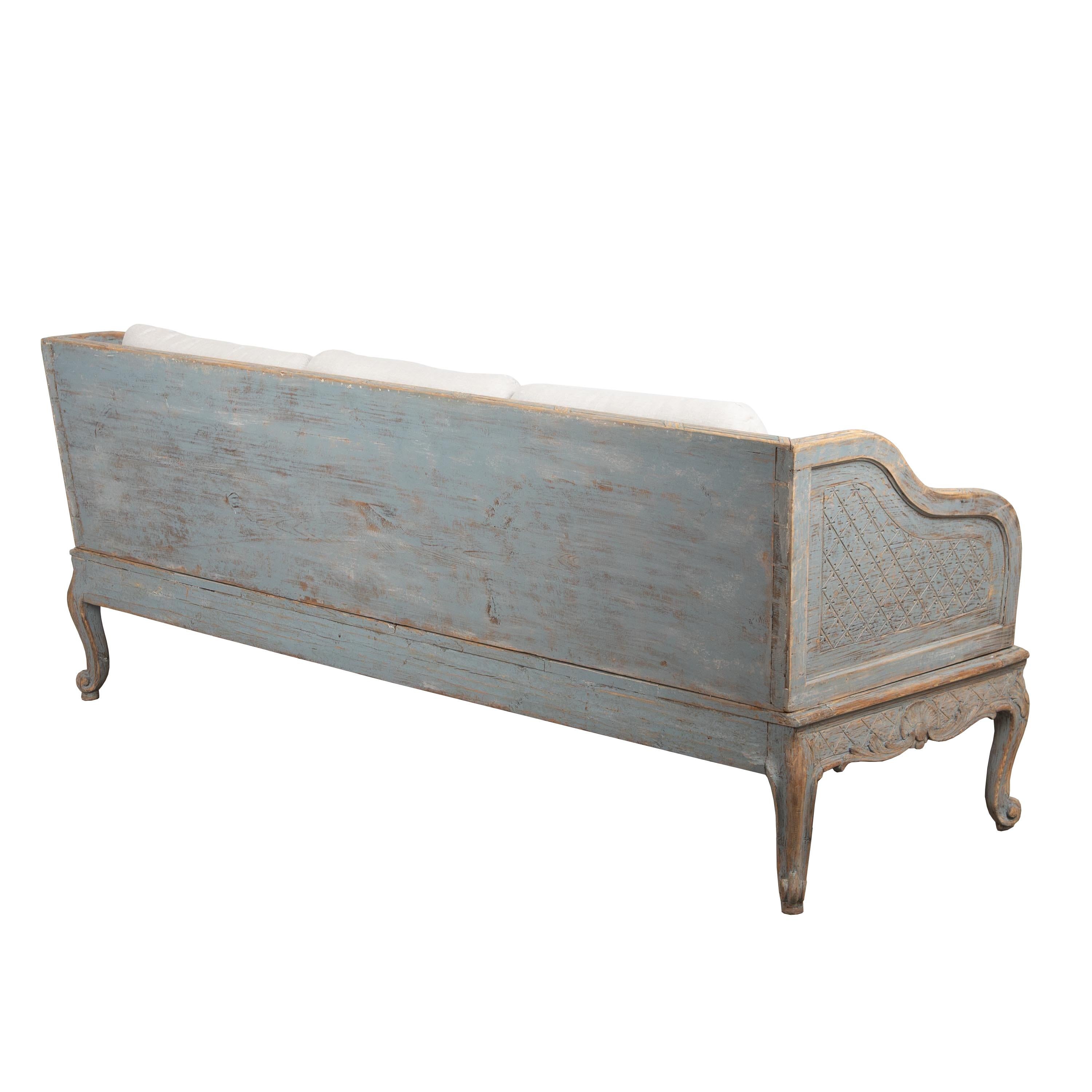 Period Rococo Sofa from Stockholm In Good Condition For Sale In Tetbury, Gloucestershire